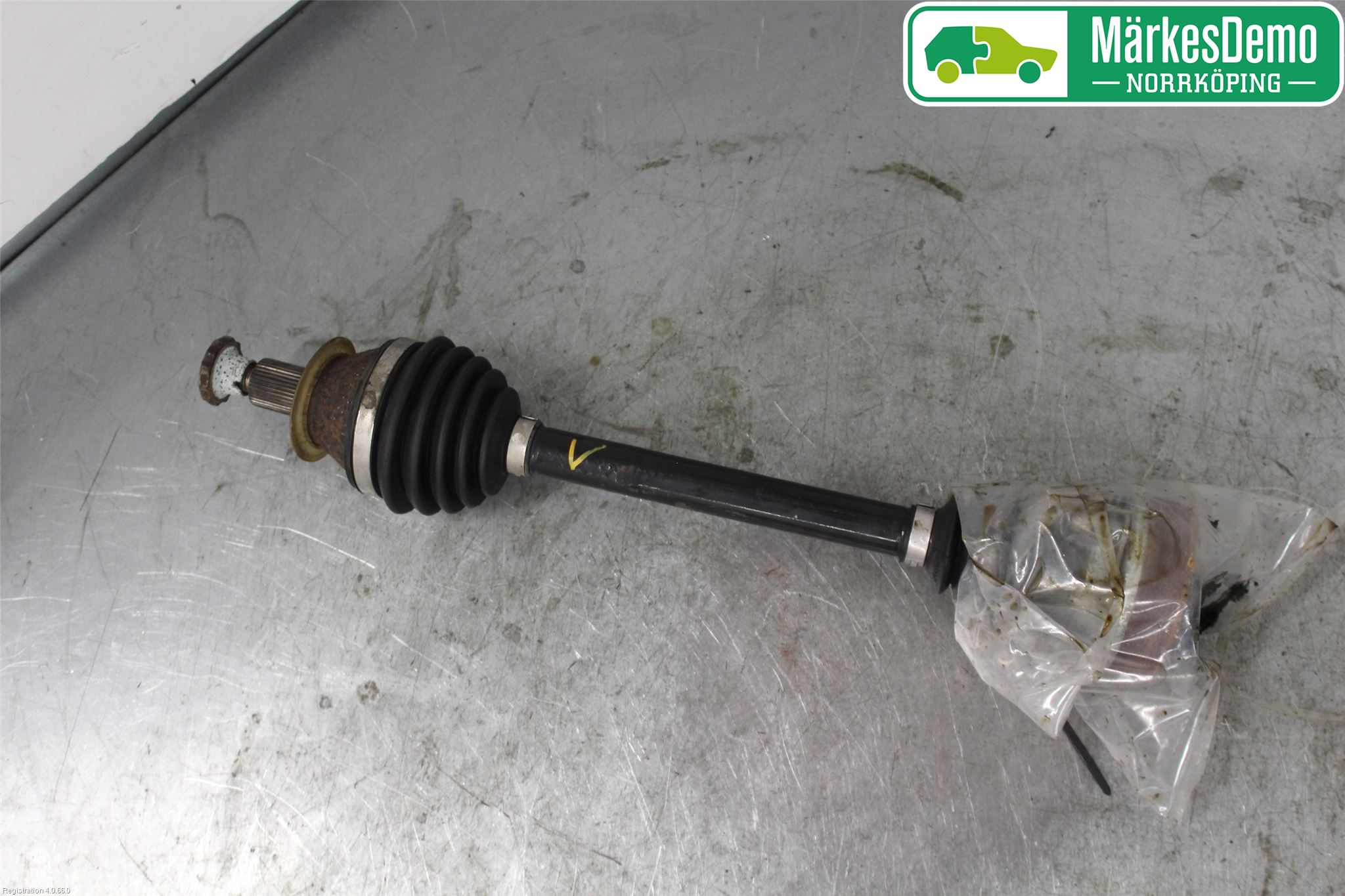 Volkswagen VW POLO 10-17 Drivaxel Fram Vänster