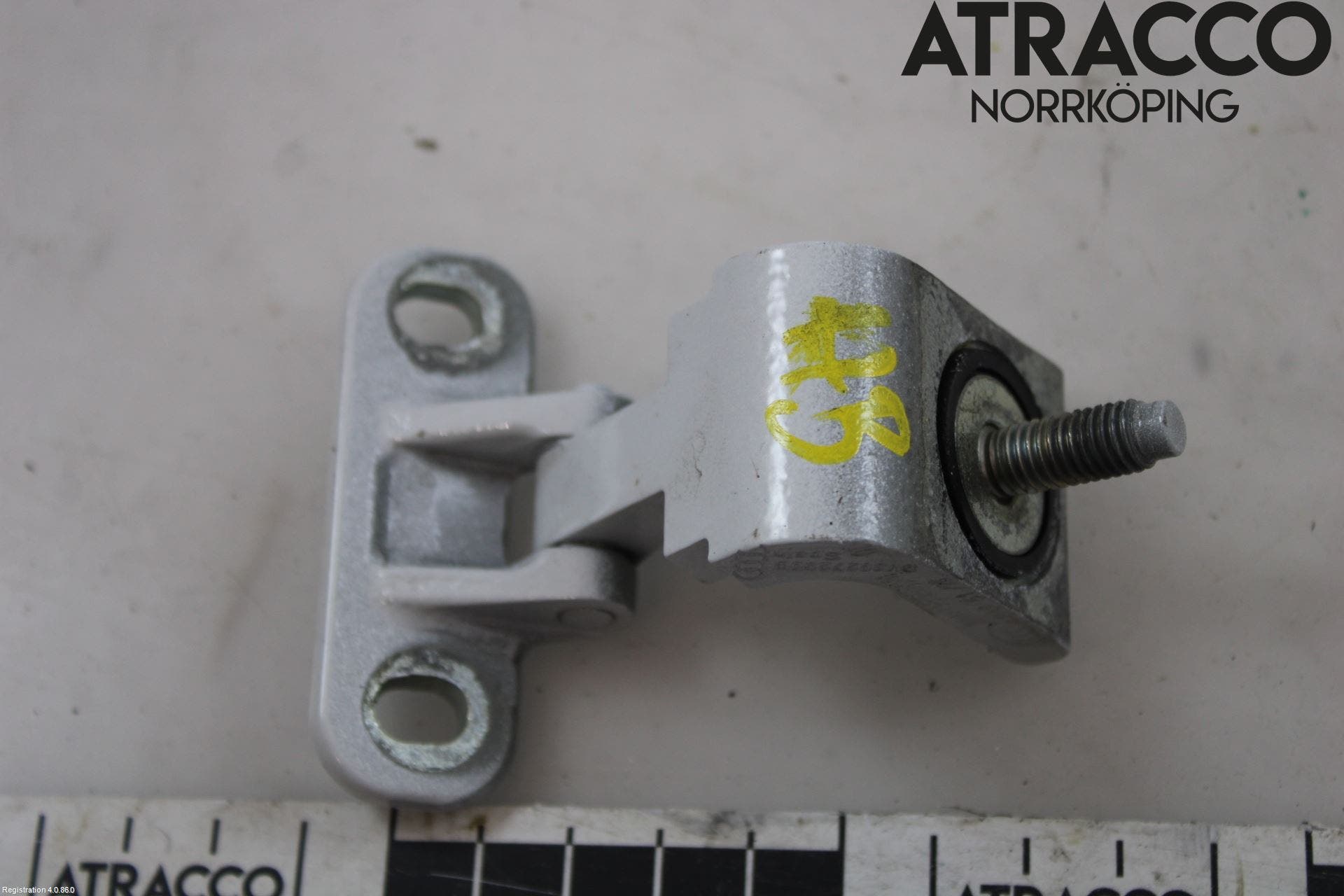 Audi Q3 F3 19- Bakluckegångjärn Hö