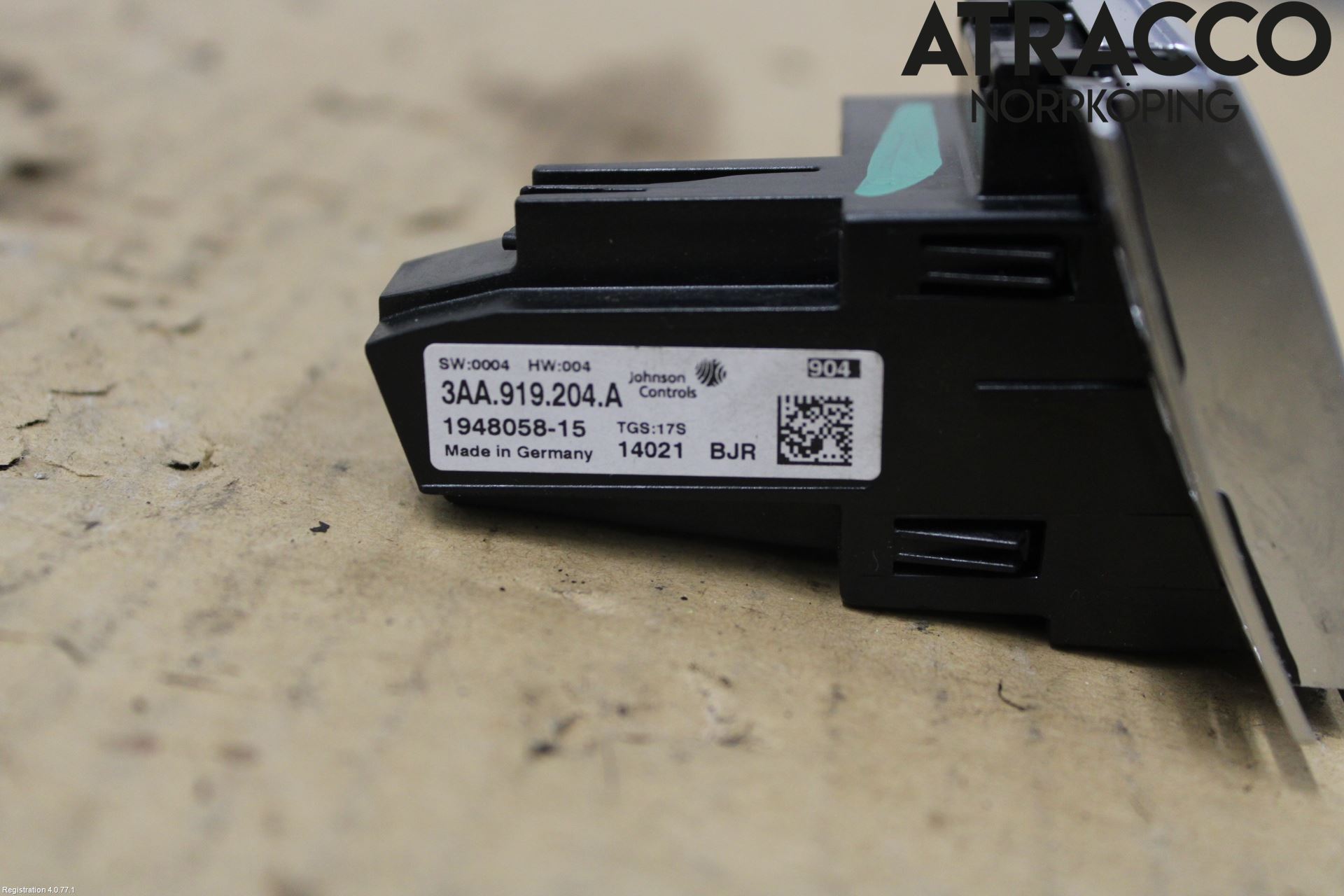 Volkswagen VW PASSAT 11-14 Instrument Klocka