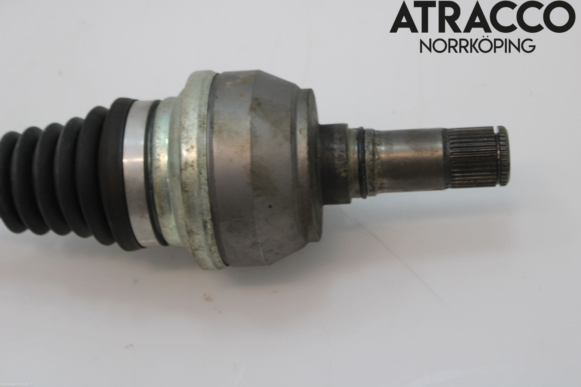 Volkswagen VW TIGUAN 16-24 Drivaxel Fram Höger