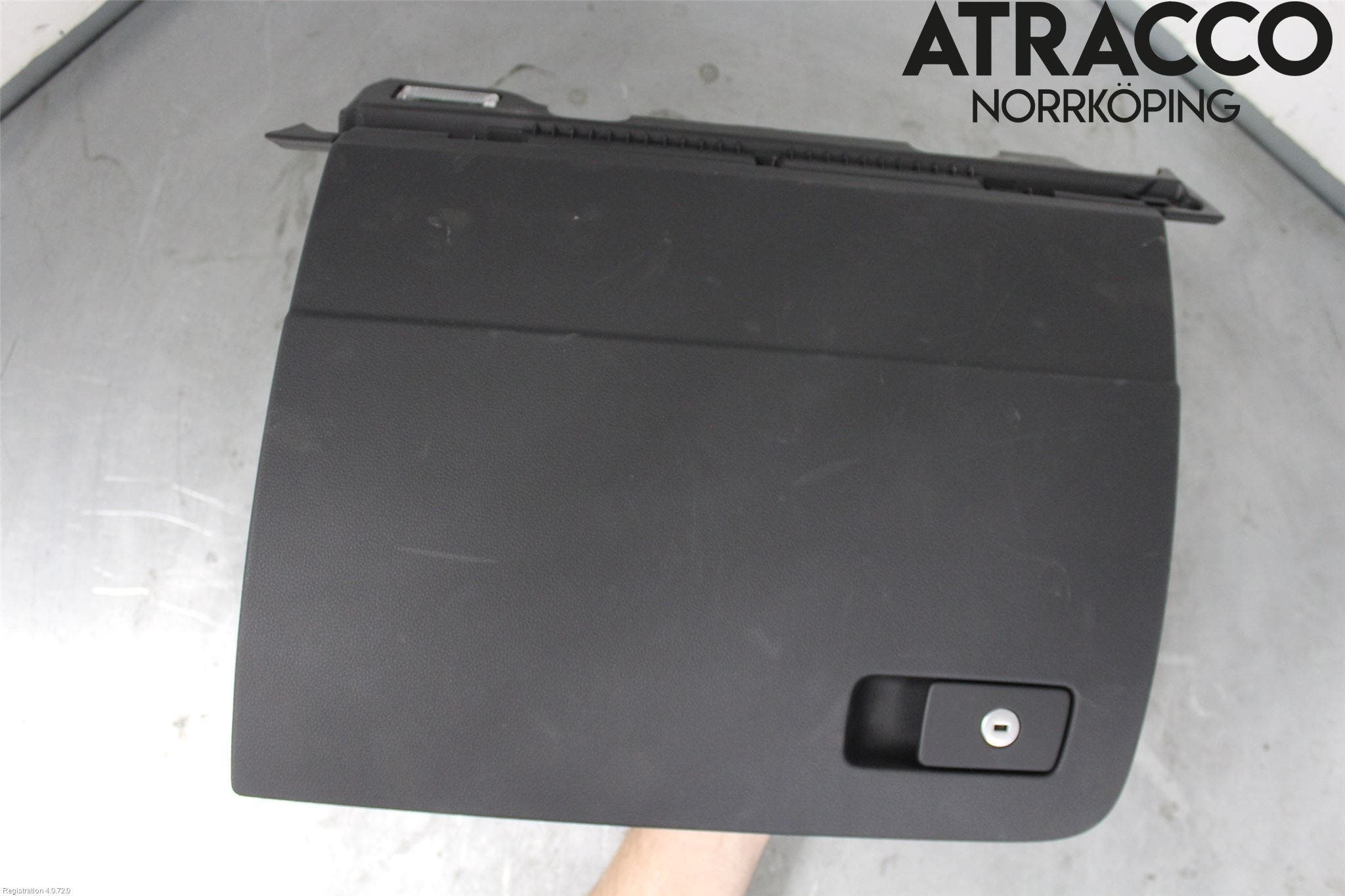 Volkswagen VW PASSAT 15-19 Handskfack