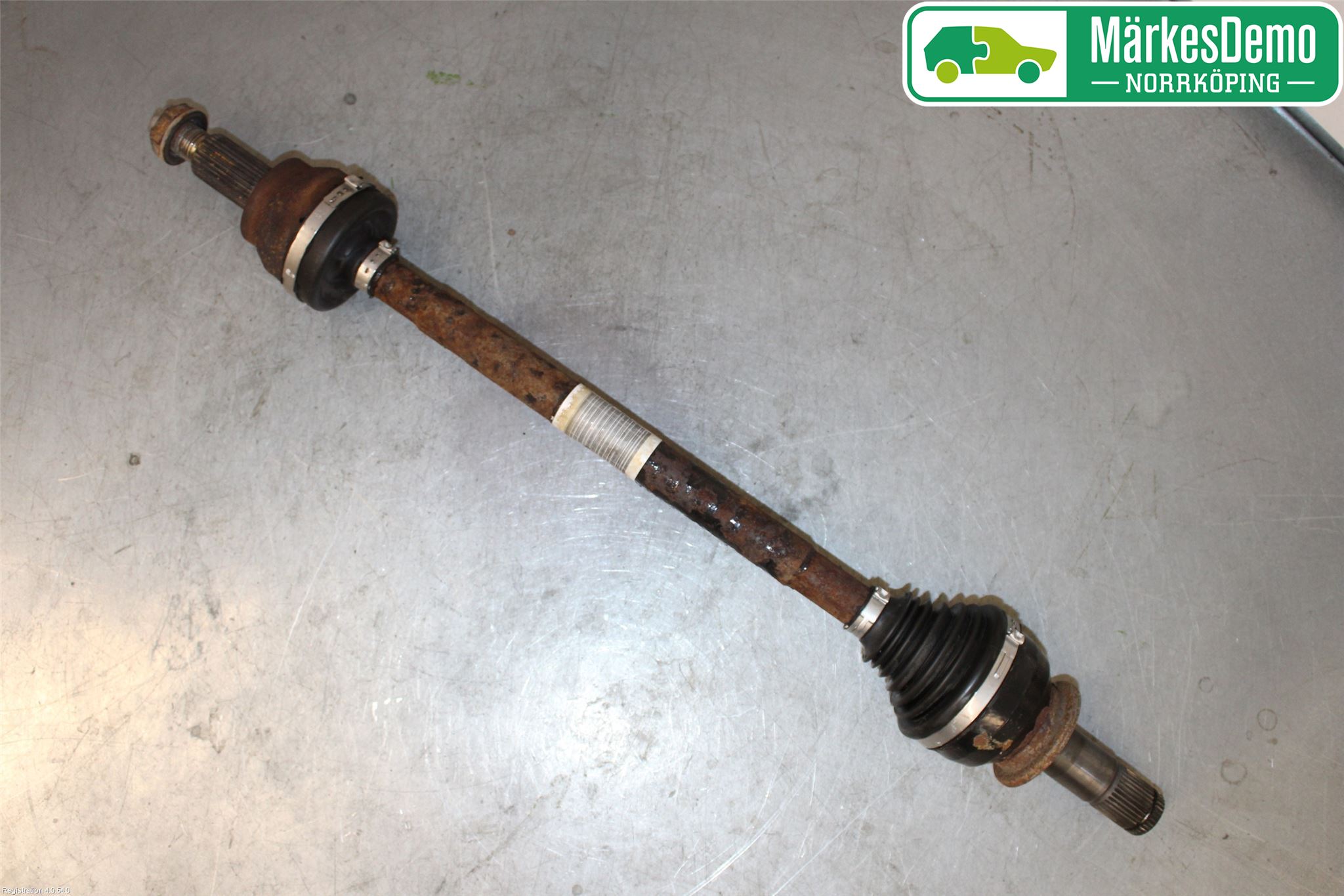 Jaguar XE (X760) 15-24 Drivaxel Bak Vänster