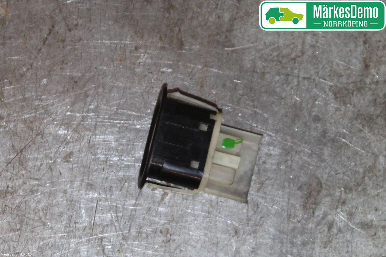 Saab 9-5     06-10 Strömställare Baklucka