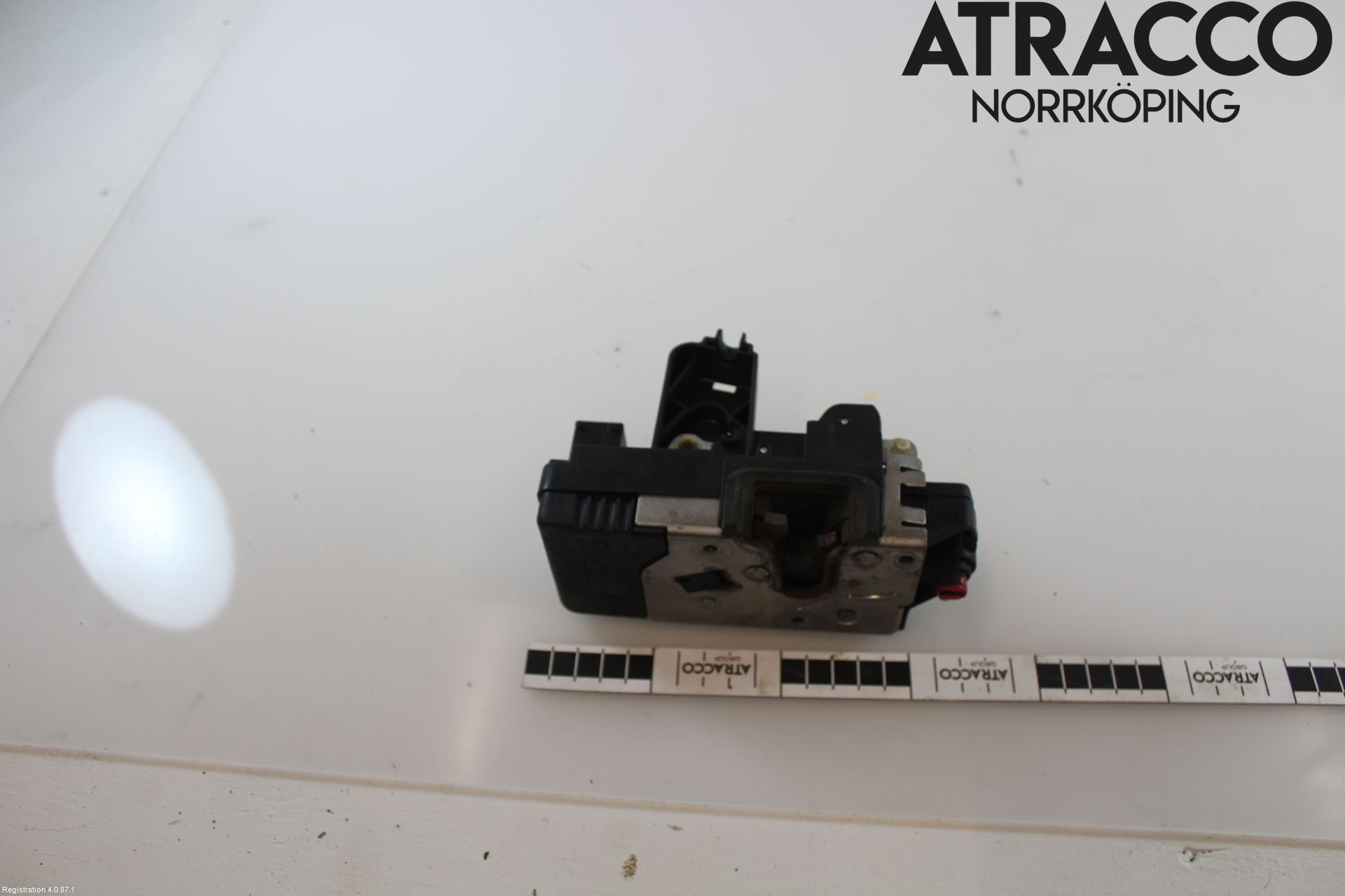 Opel CORSA C    00-06 Låskista-Dörrlås