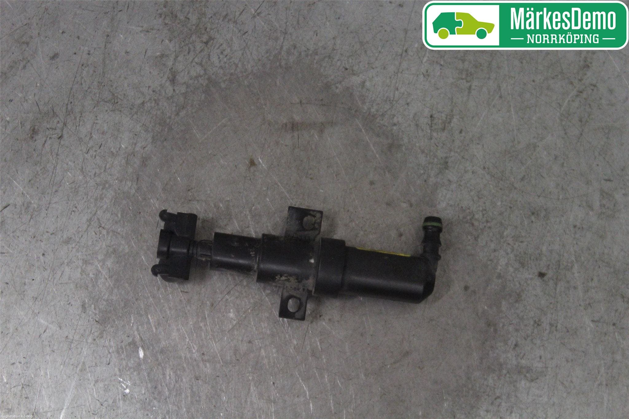 Volkswagen VW PASSAT 05-11 Spolarmunstycke Strålkastare