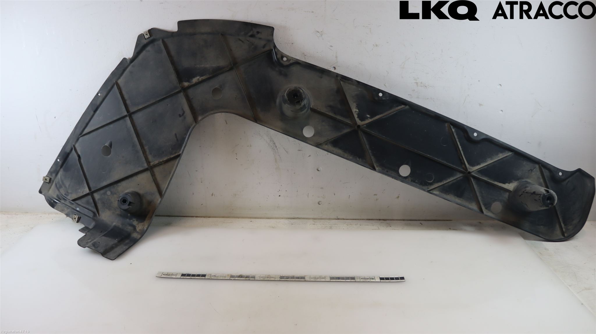 Skoda SUPERB 16-24 Hasplåt Plåt-Plast