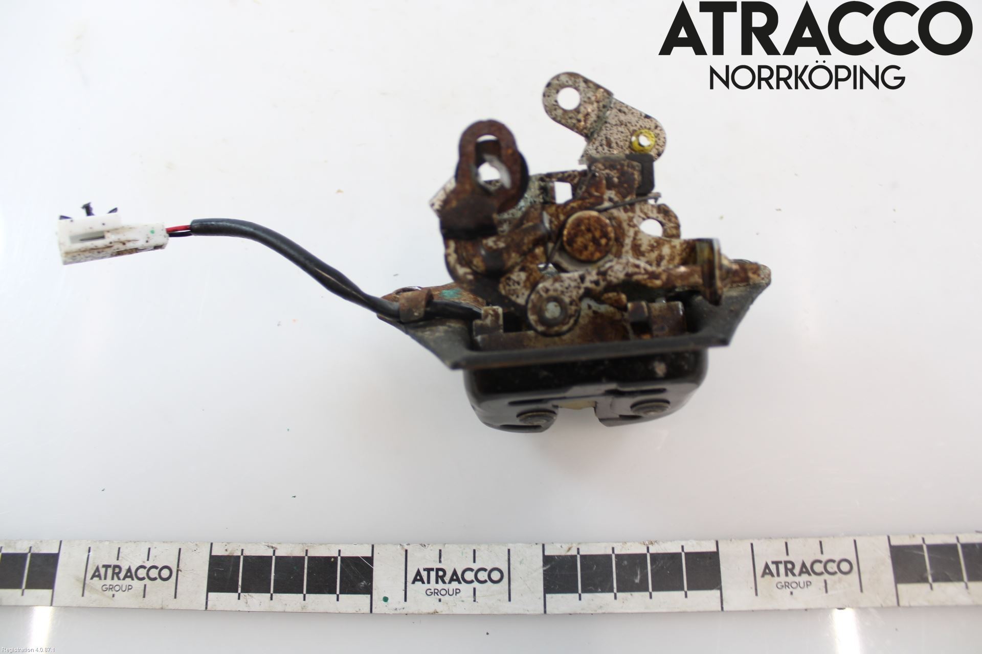 Nissan ALMERA    00-06 Låskista Baklucka