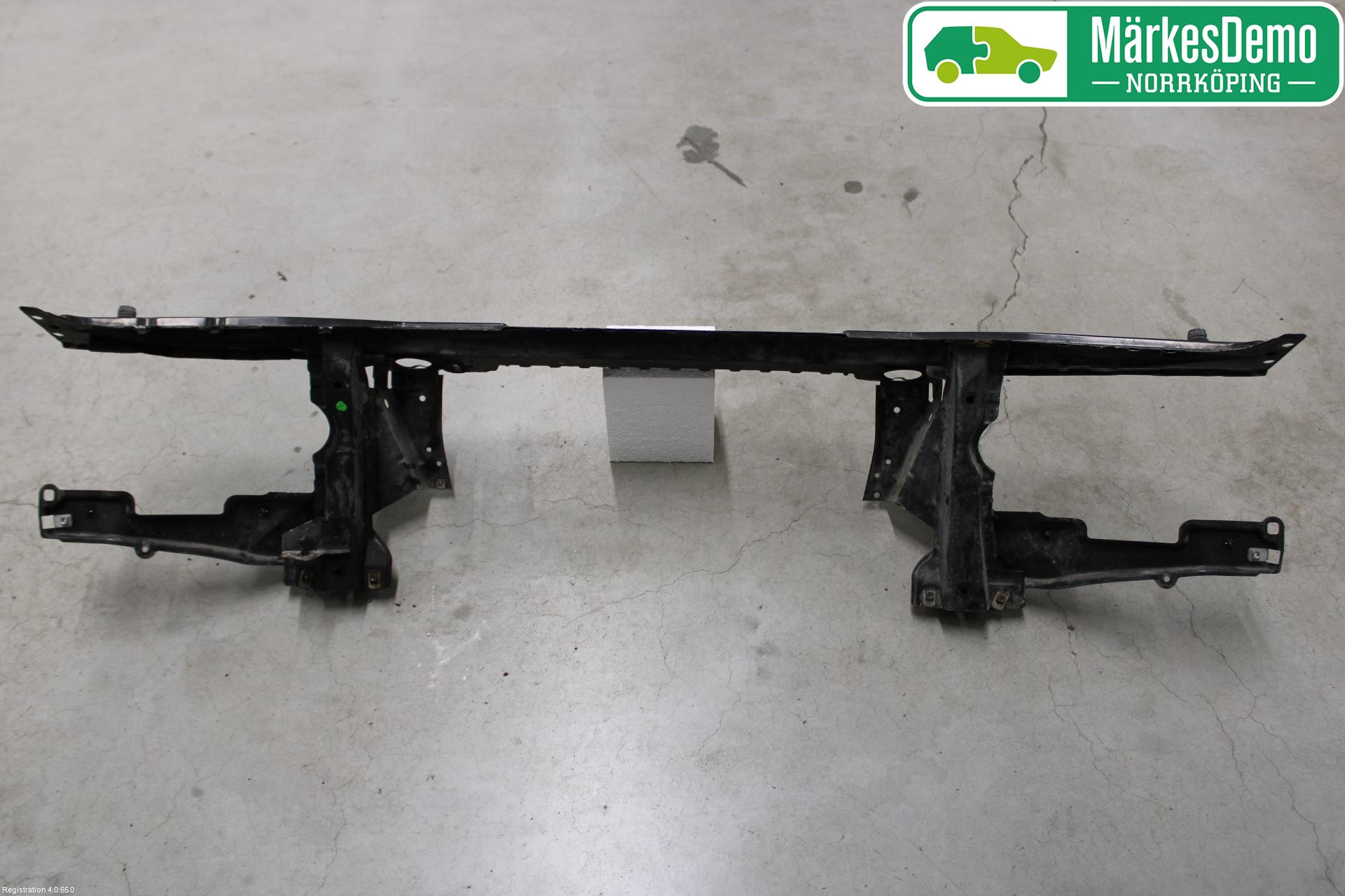 BMW X5 E53     99-06 Front Huvlåsplåt-Balk