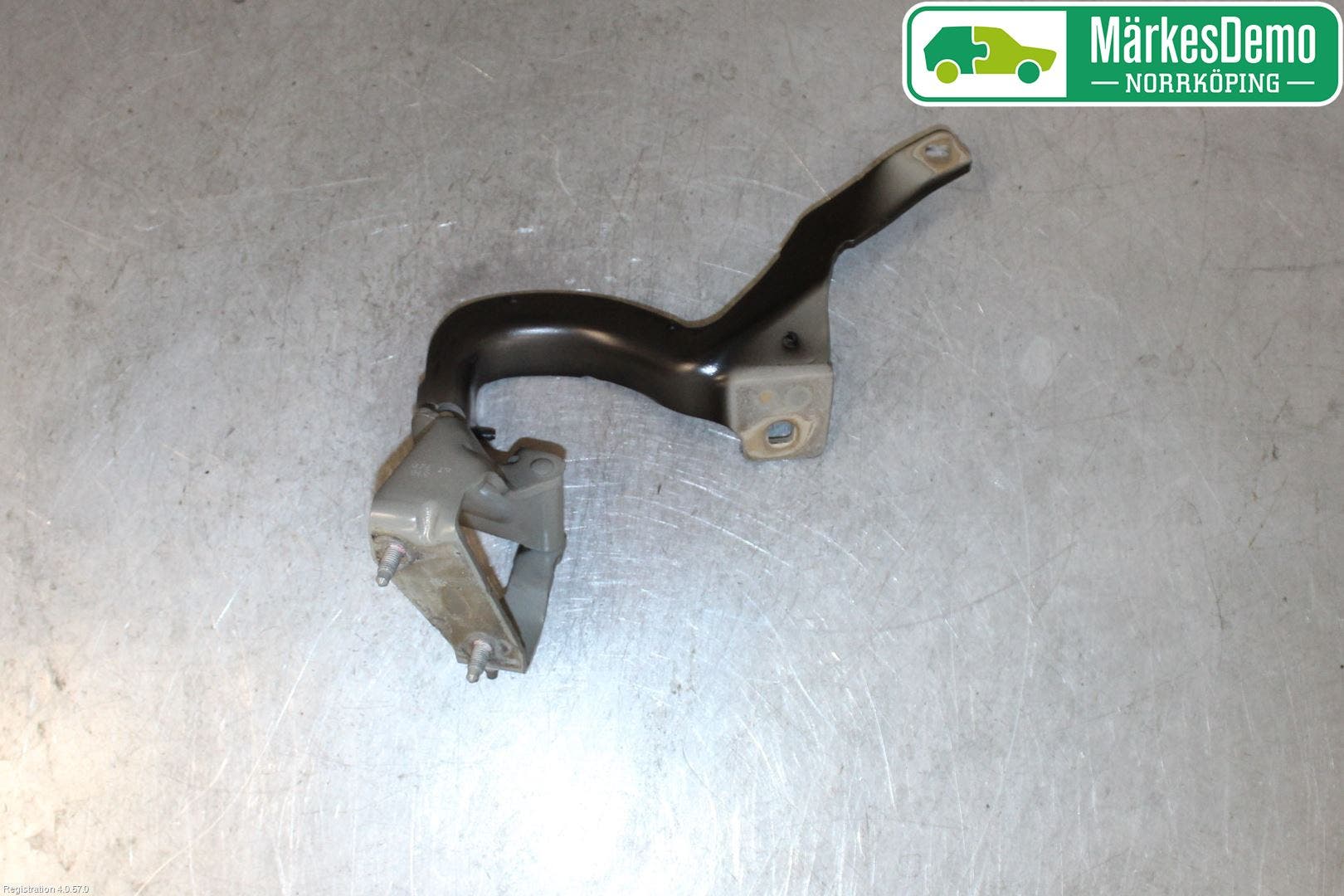 Audi A6 F2/C8 19- Bakluckegångjärn Hö