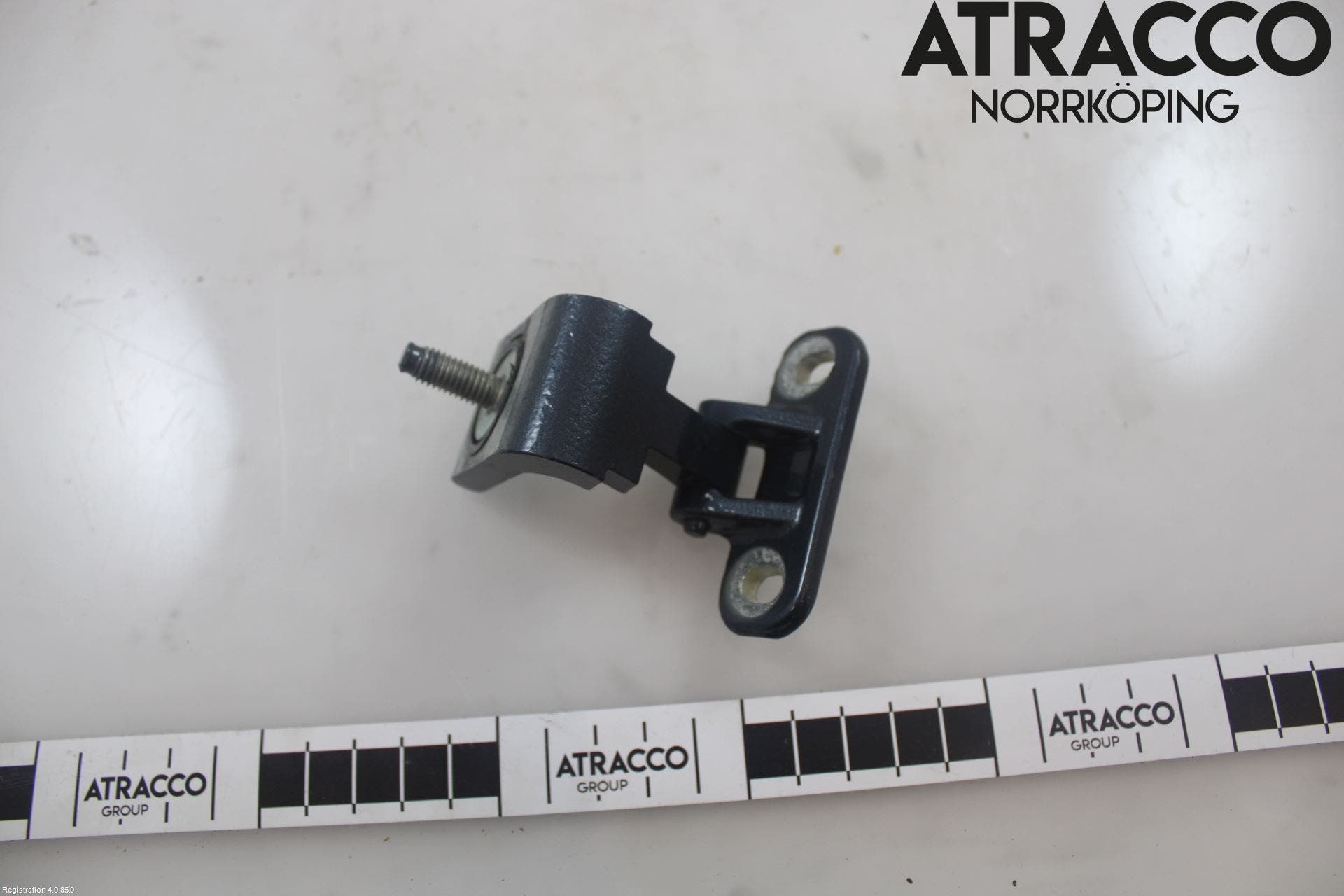 Seat LEON 20- Bakluckegångjärn Hö