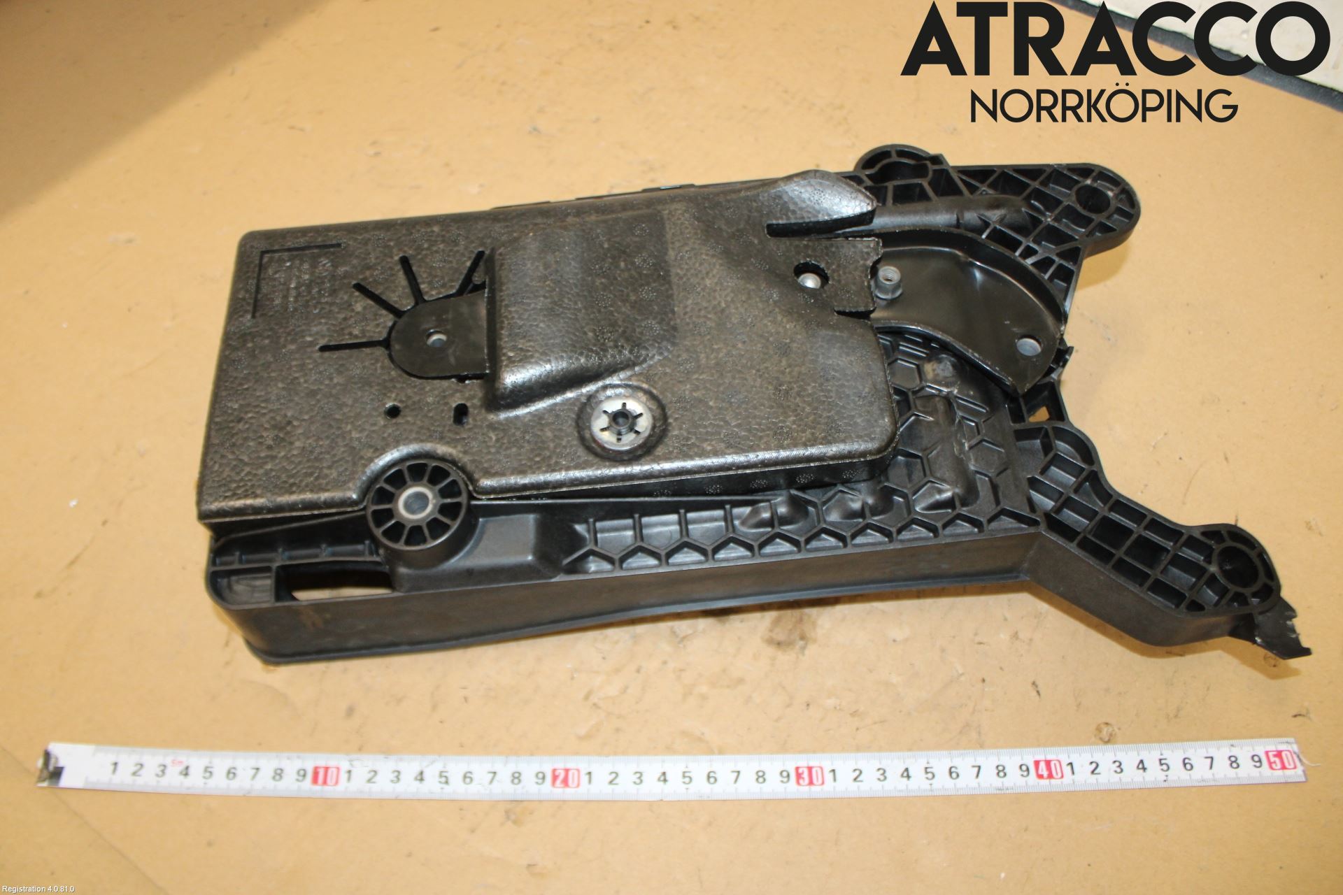 Volkswagen VW TIGUAN ALLSPACE 18- Batterilåda-Fäste-Hållare