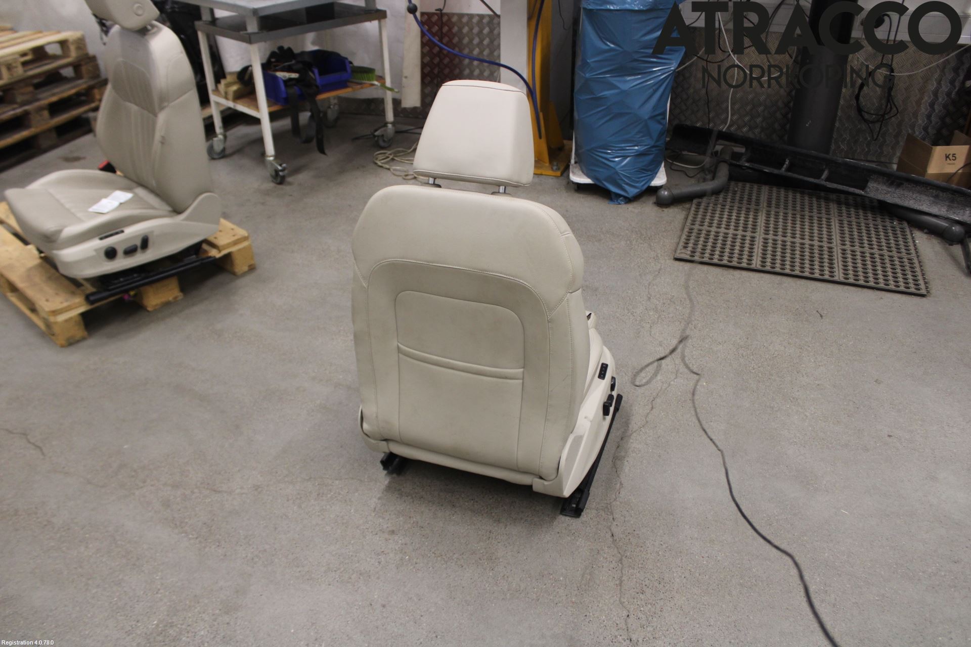 Skoda SUPERB 16-24 Inredning Stol Fram Hö