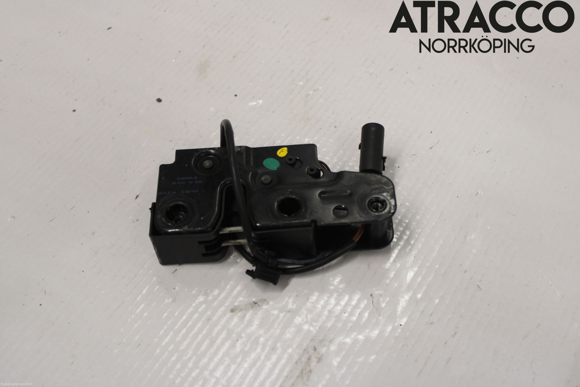 Audi A4/S4 08-11 Huvlås