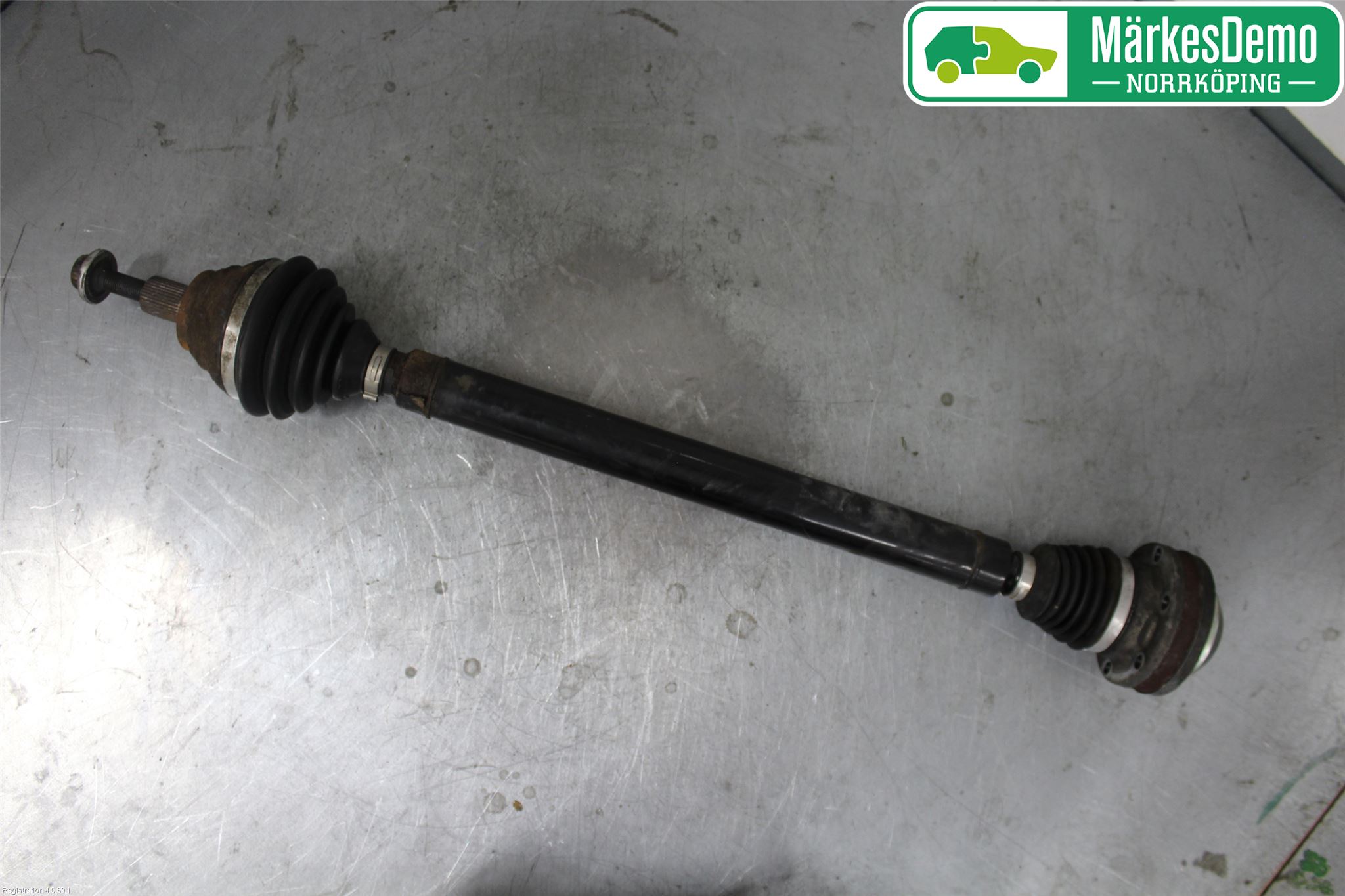 Volkswagen VW CADDY      04-10 Drivaxel Fram Höger