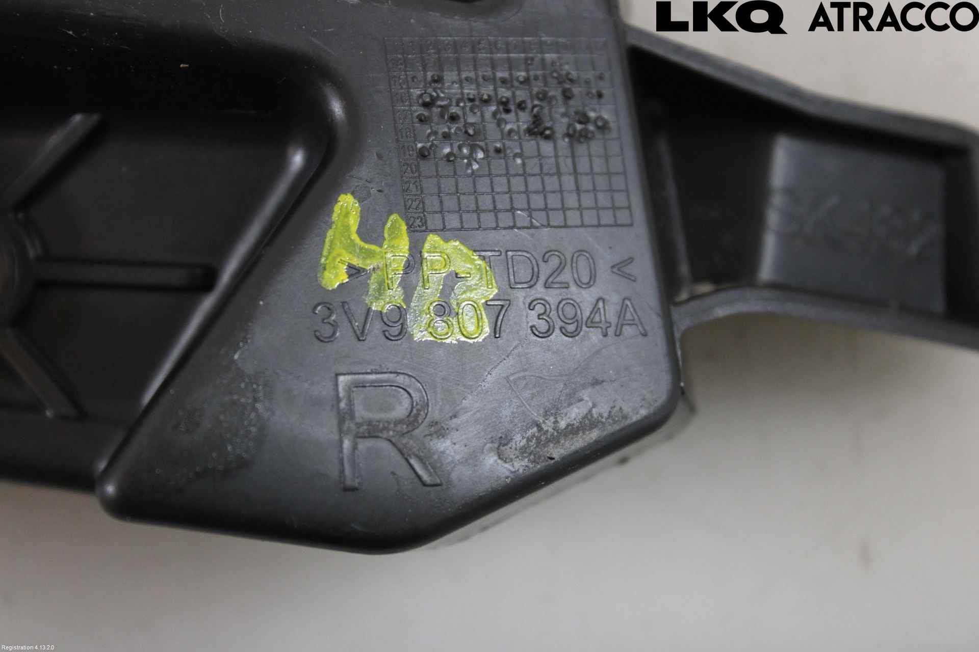 Skoda SUPERB 16-24 Stötfångarfäste Bak Hö