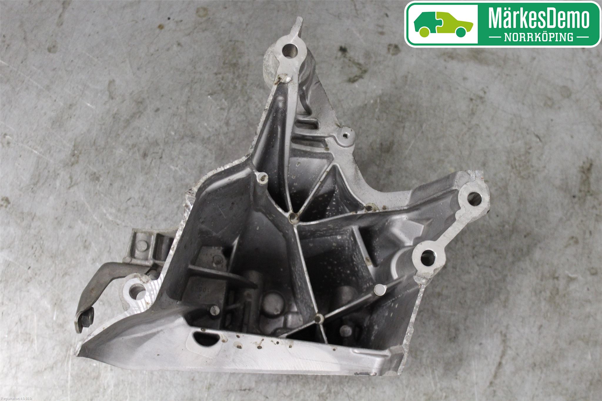 Volkswagen VW GOLF / E-GOLF VII 13-20 Motorfäste