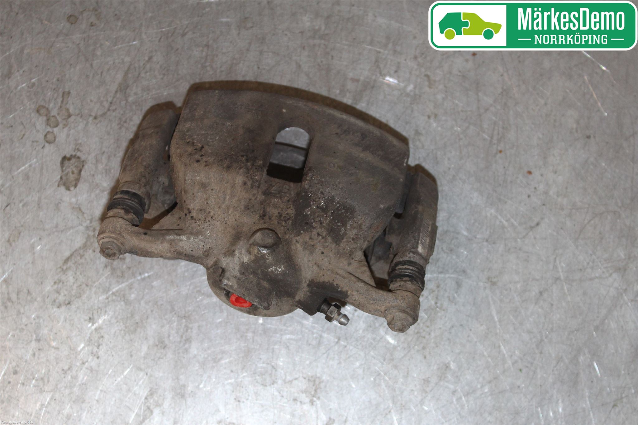 Volkswagen VW PASSAT 15-19 Bromsok Fram Höger