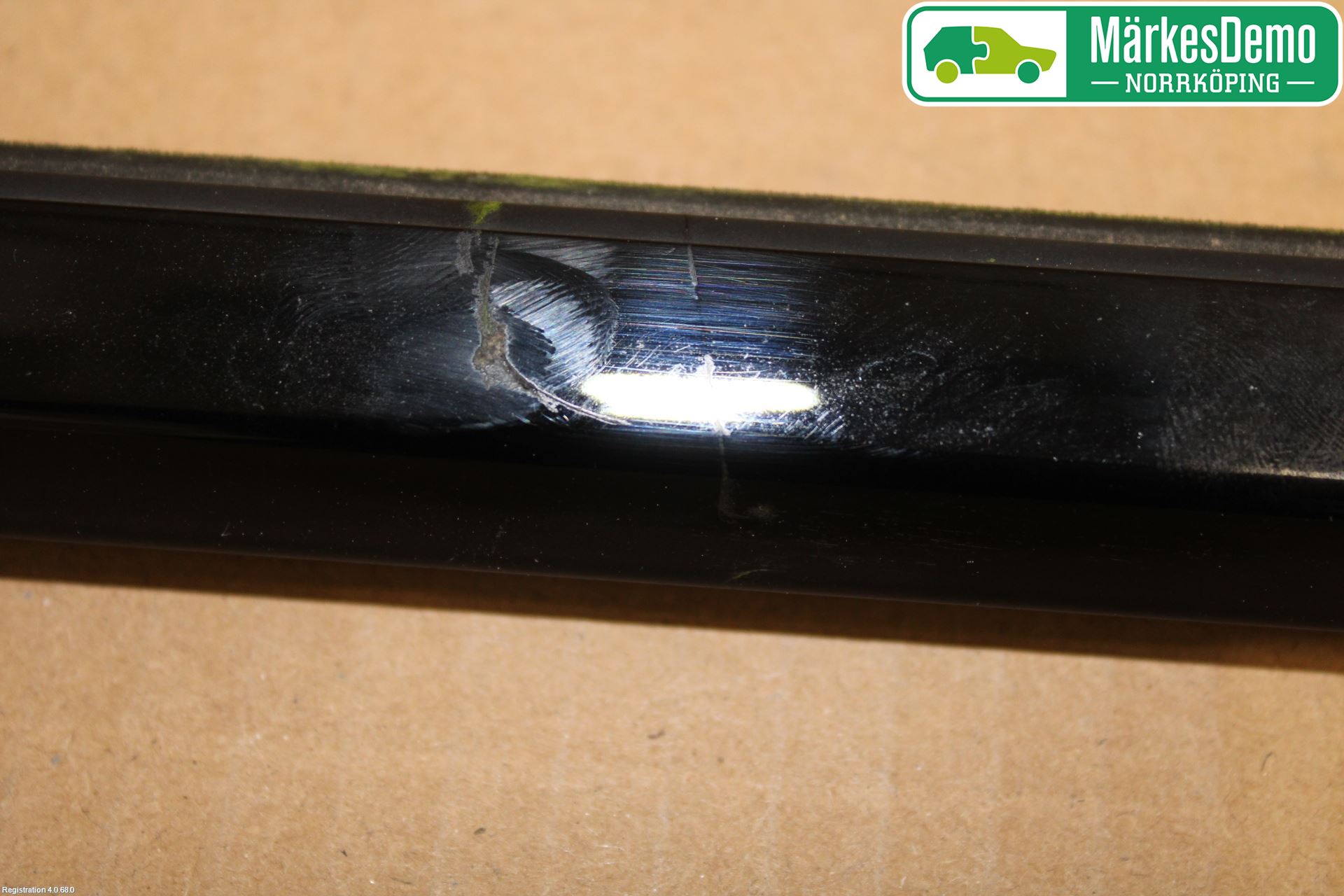 Jaguar XE (X760) 15-24 Vindruta - Dekorlist