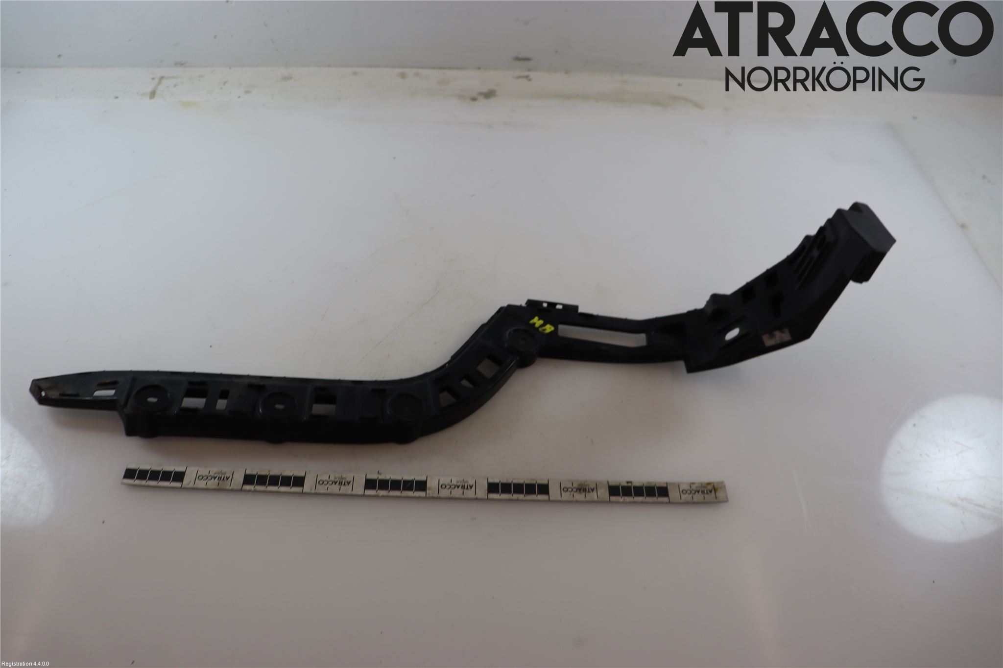 Volkswagen VW PASSAT 11-14 Stötfångarfäste Bak Hö