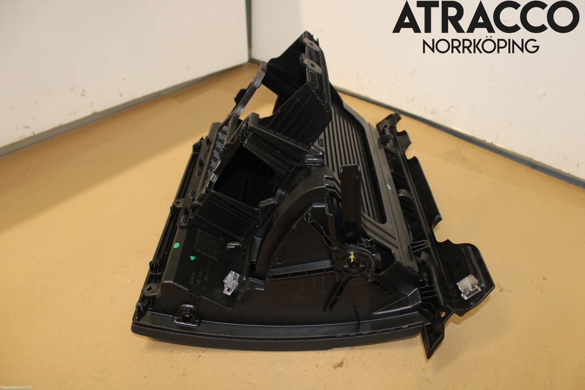 Volkswagen VW PASSAT 20-24 Handskfack