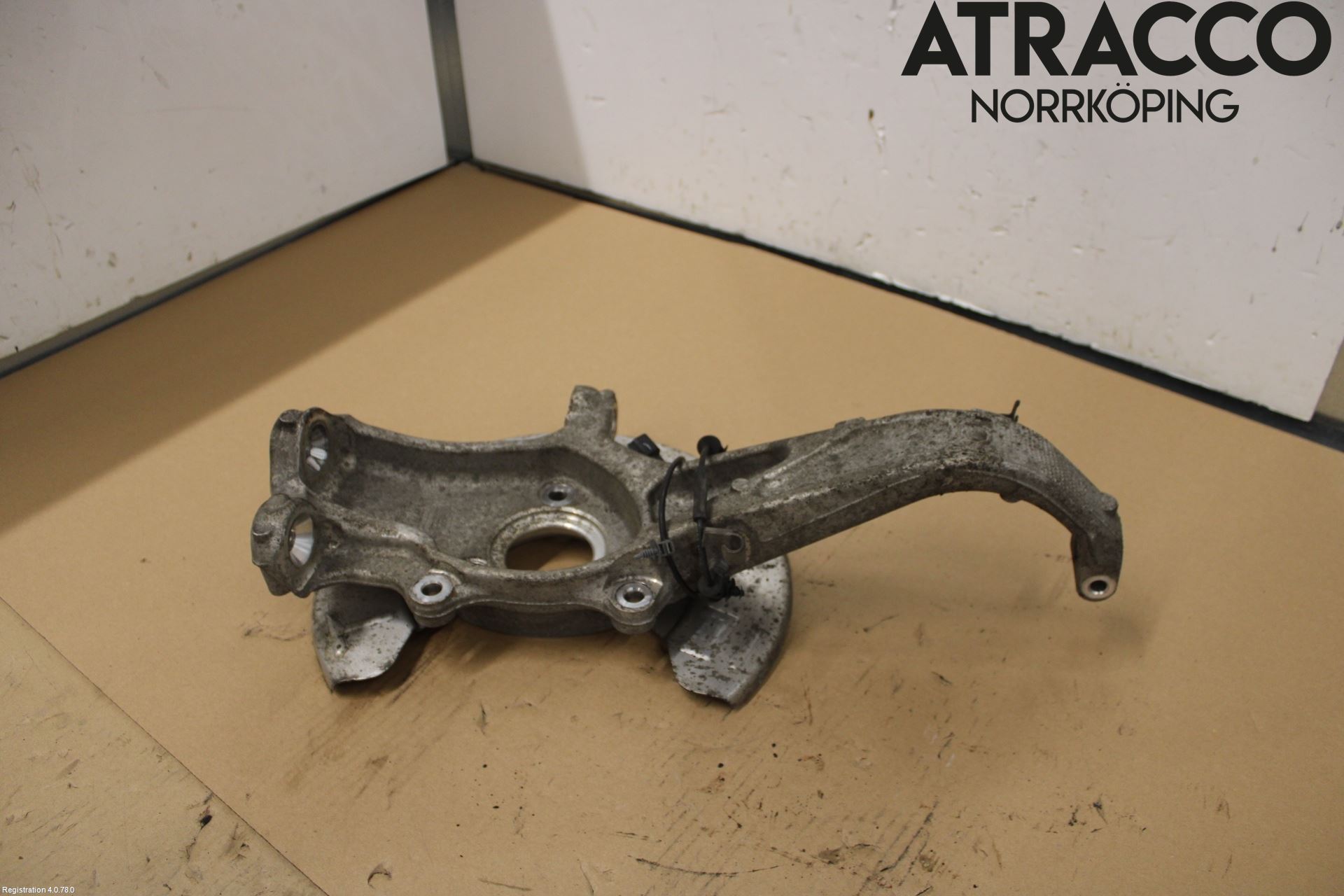 Tesla MODEL 3 17- Styrspindel Lagerhus Hö