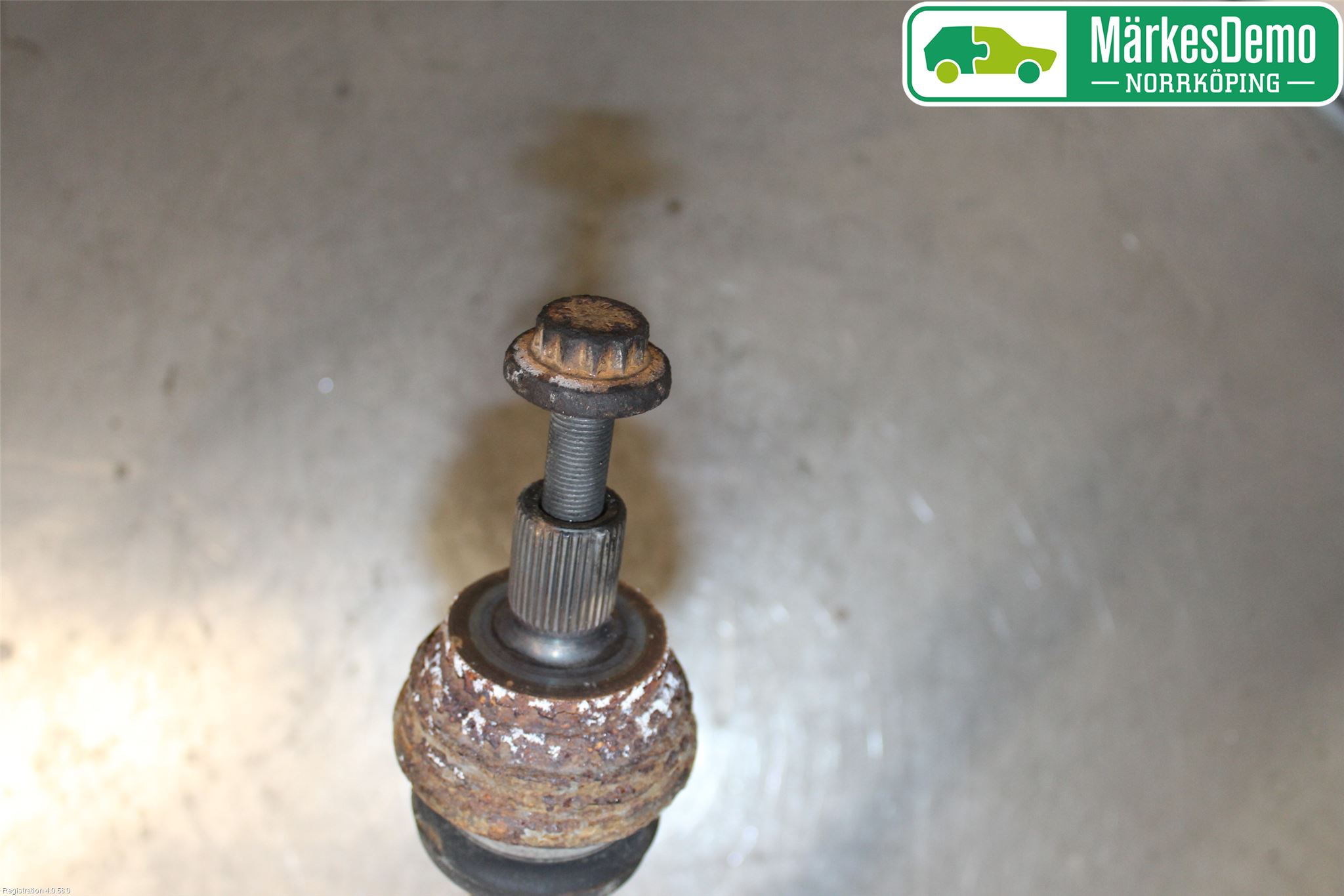Volkswagen VW PASSAT 11-14 Drivaxel Bak Höger