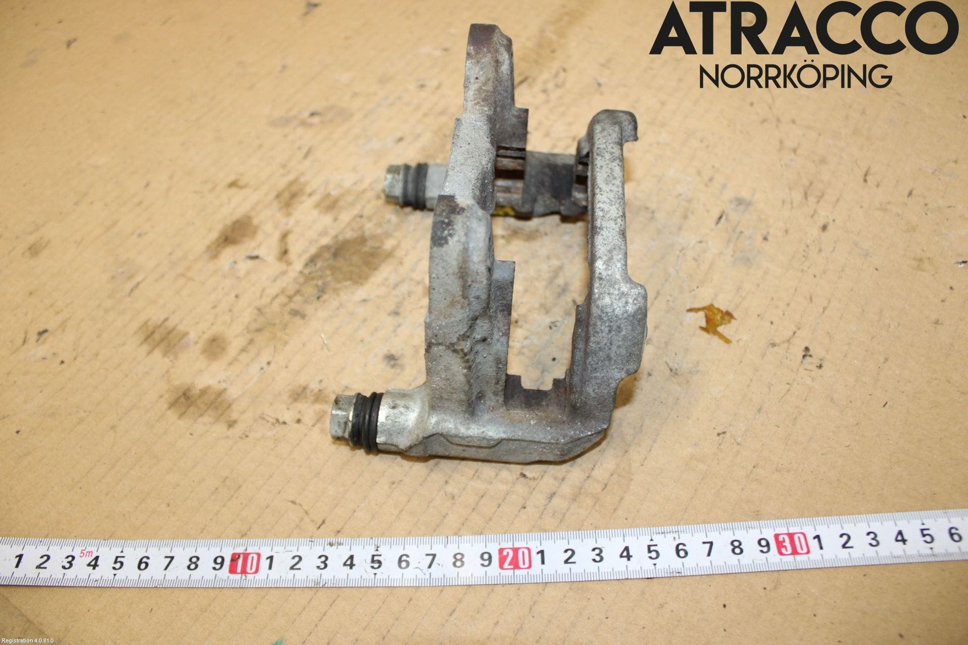 Toyota RAV4 19- Bromsokshållare