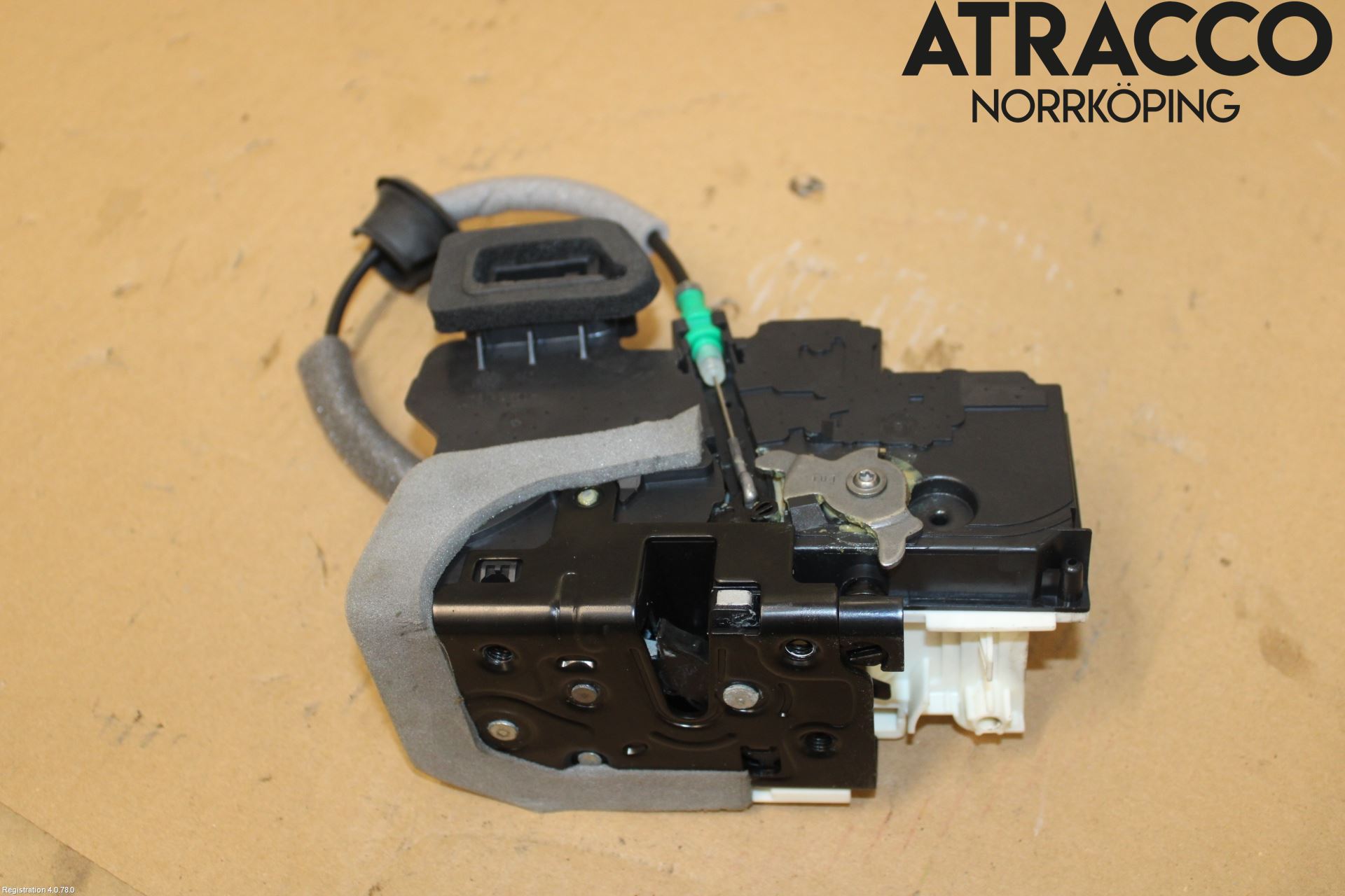 Audi A6 F2/C8 19- Låskista-Dörrlås