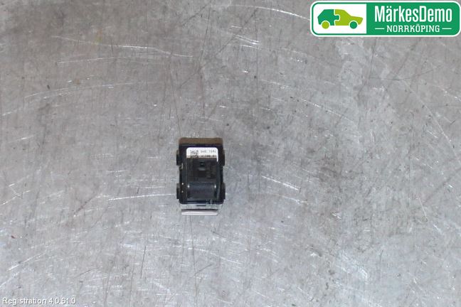 Audi A4/S4 B9 20- Strömställare Elhiss