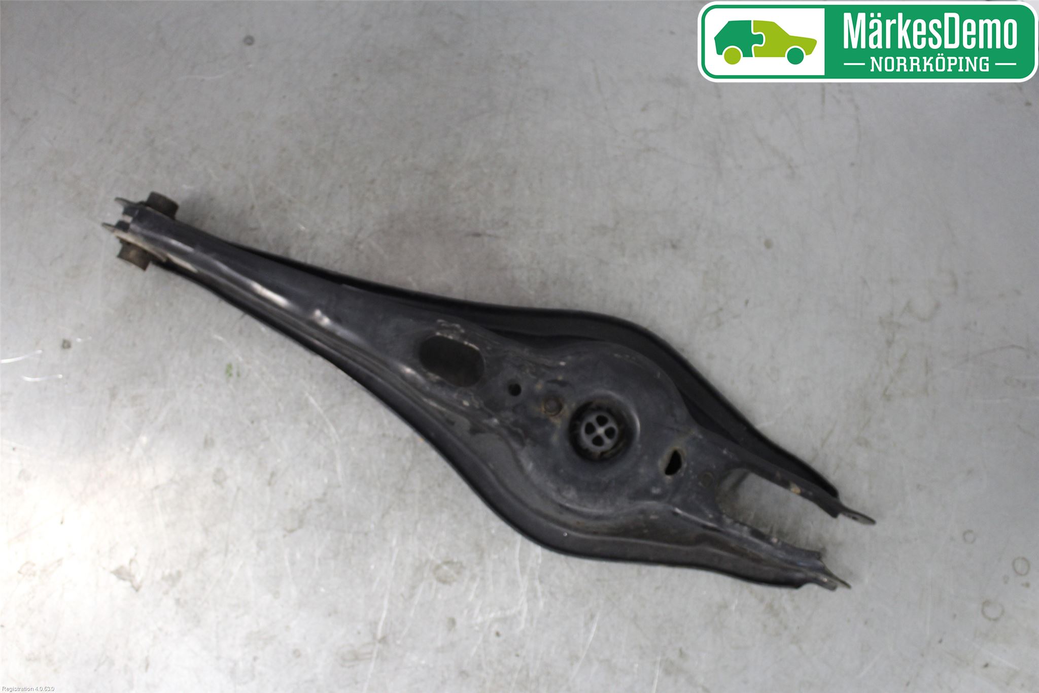 Skoda SUPERB 16-24 Bärarm Bak Höger