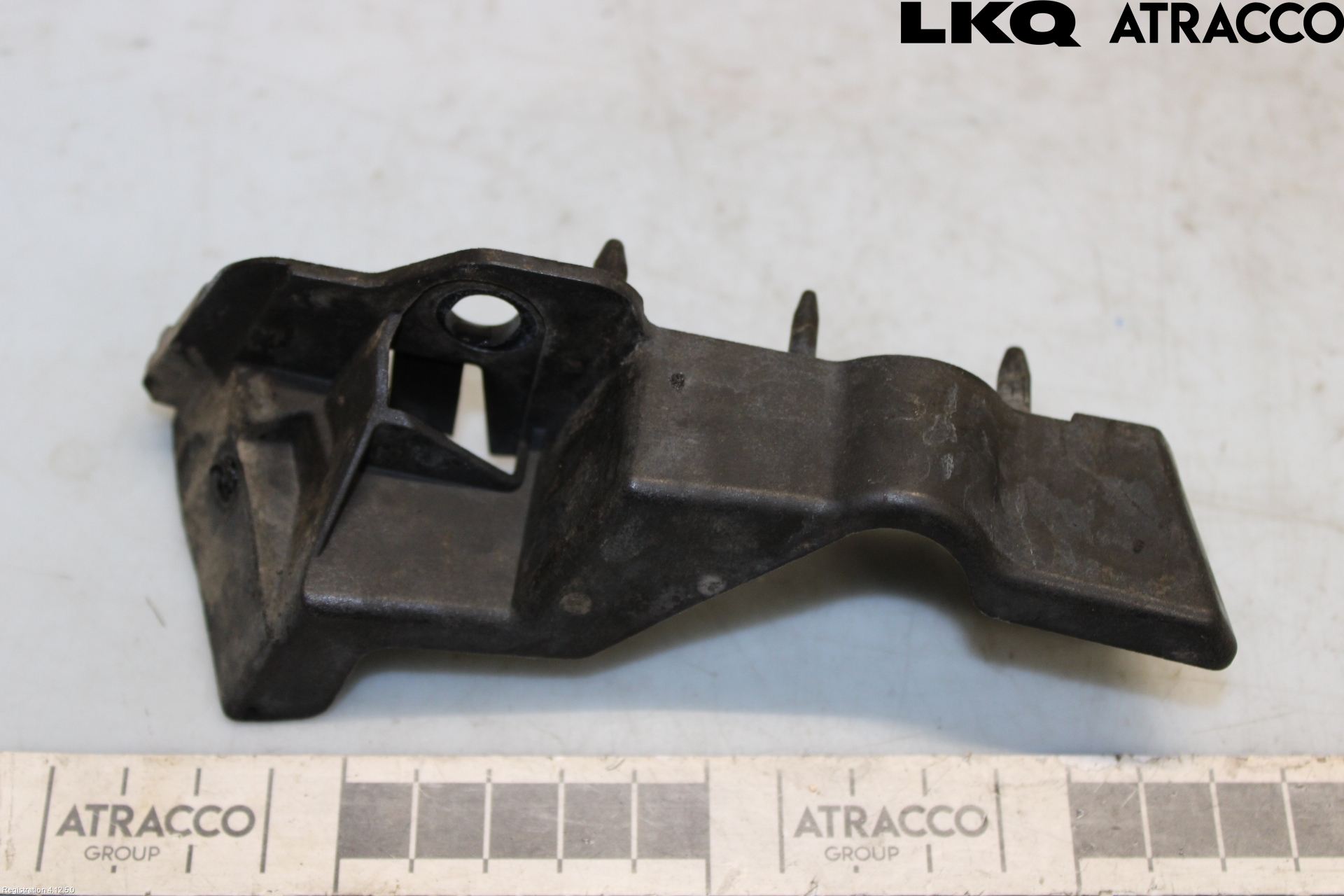 Audi A4 ALLROAD 09-16 Skärmfäste Fram Vä