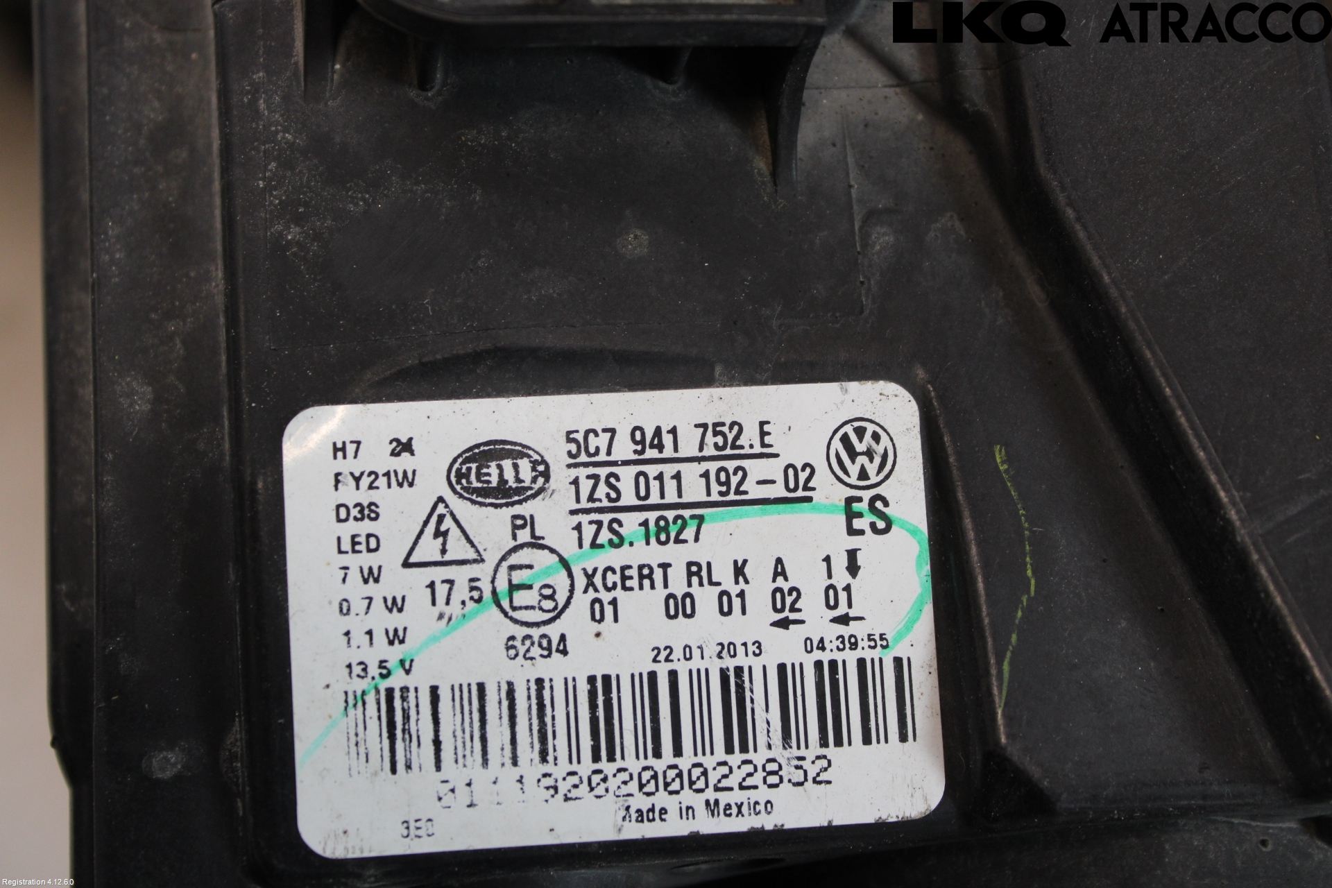 Volkswagen VW JETTA VI 11- Strålkastare Höger