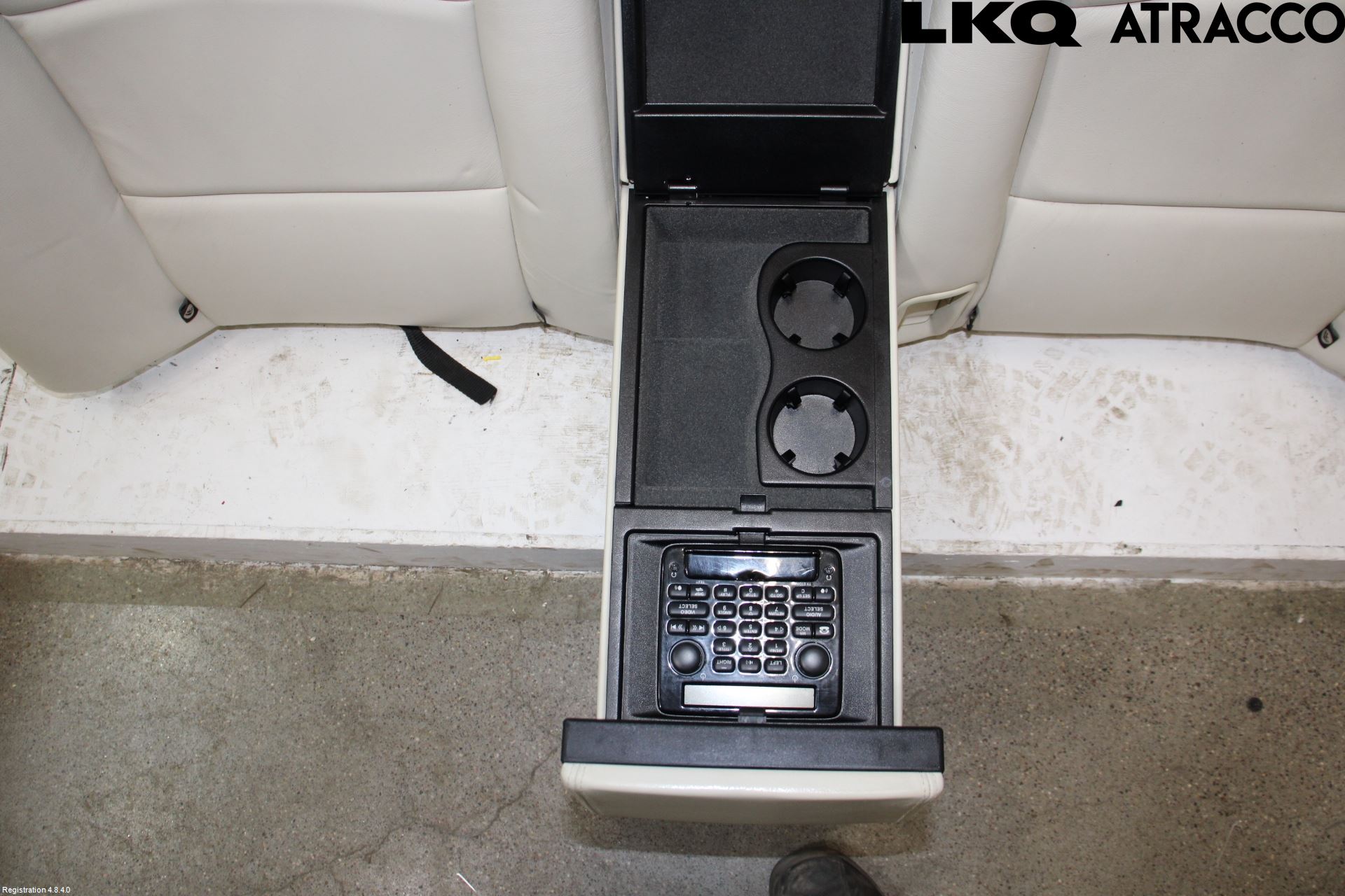 Jaguar XJ X350        03-09 Inredning Ryggdyna Bak