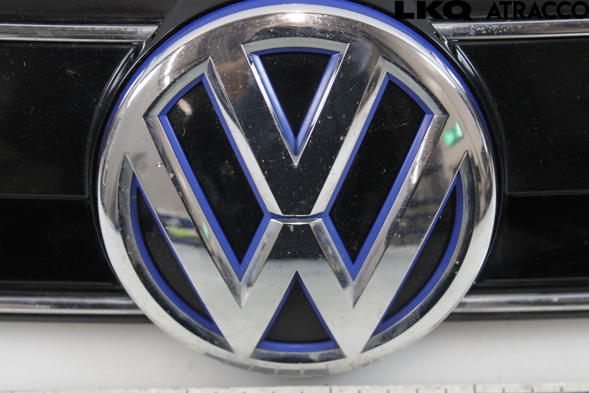 Volkswagen VW JETTA VI 11- Grill Komp