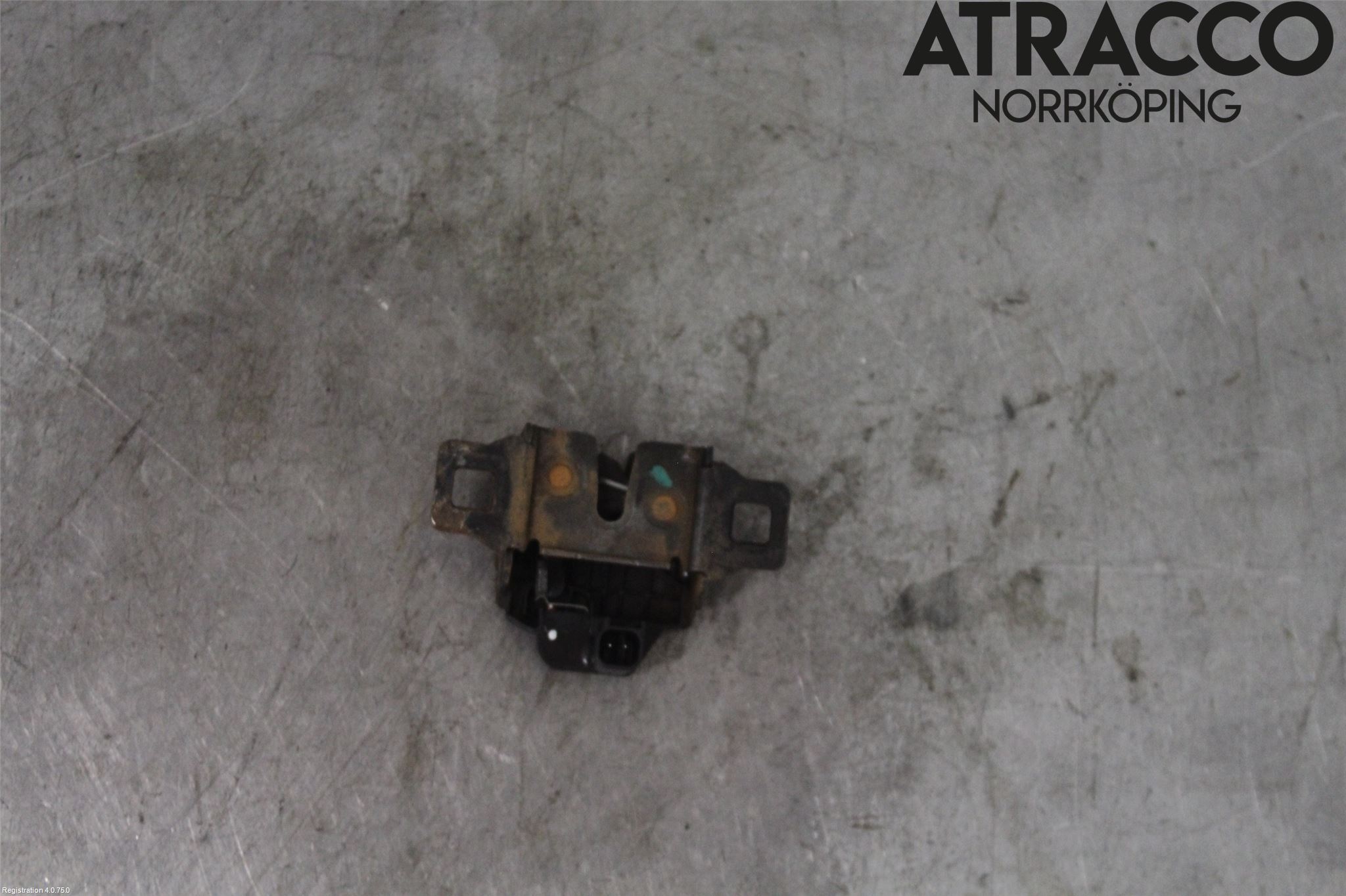 Jaguar F-PACE Huvlås