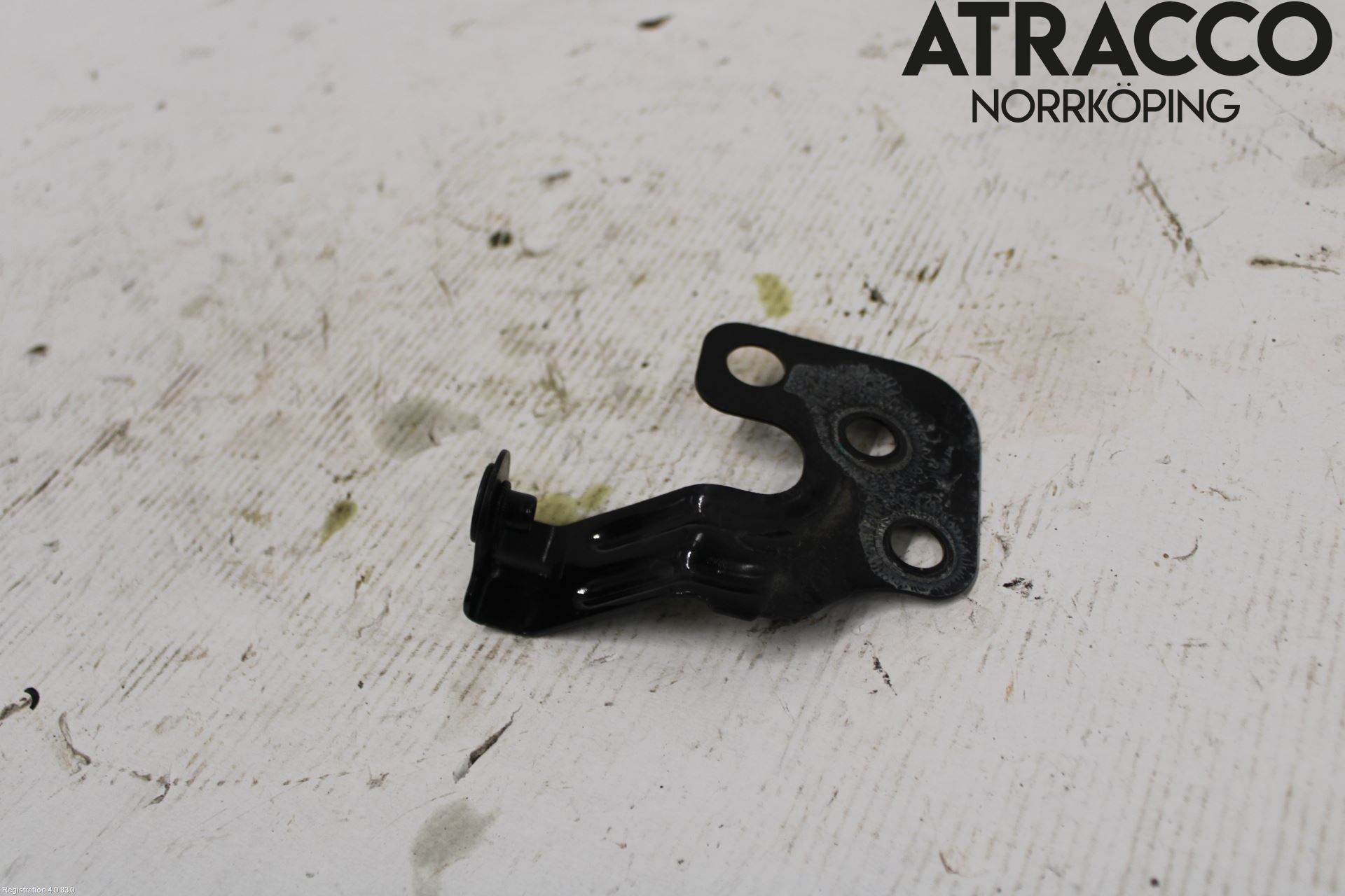 Jaguar I-PACE 18- Skärmfäste Fram Hö