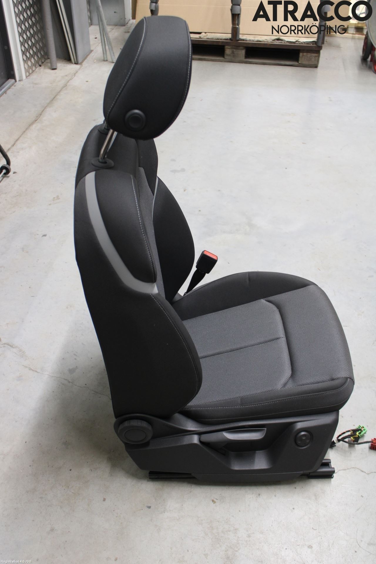 Audi Q2/SQ2 17- Inredning Stol Fram Hö