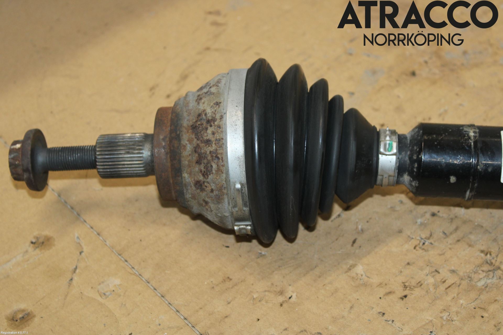 Volkswagen VW PASSAT 11-14 Drivaxel Fram Höger