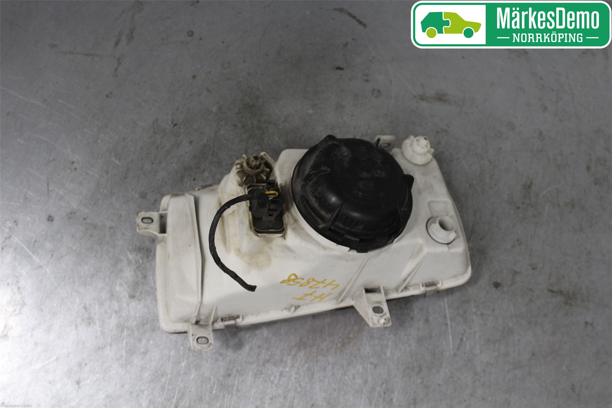 Volkswagen VW VENTO 92-98 Strålkastare Höger