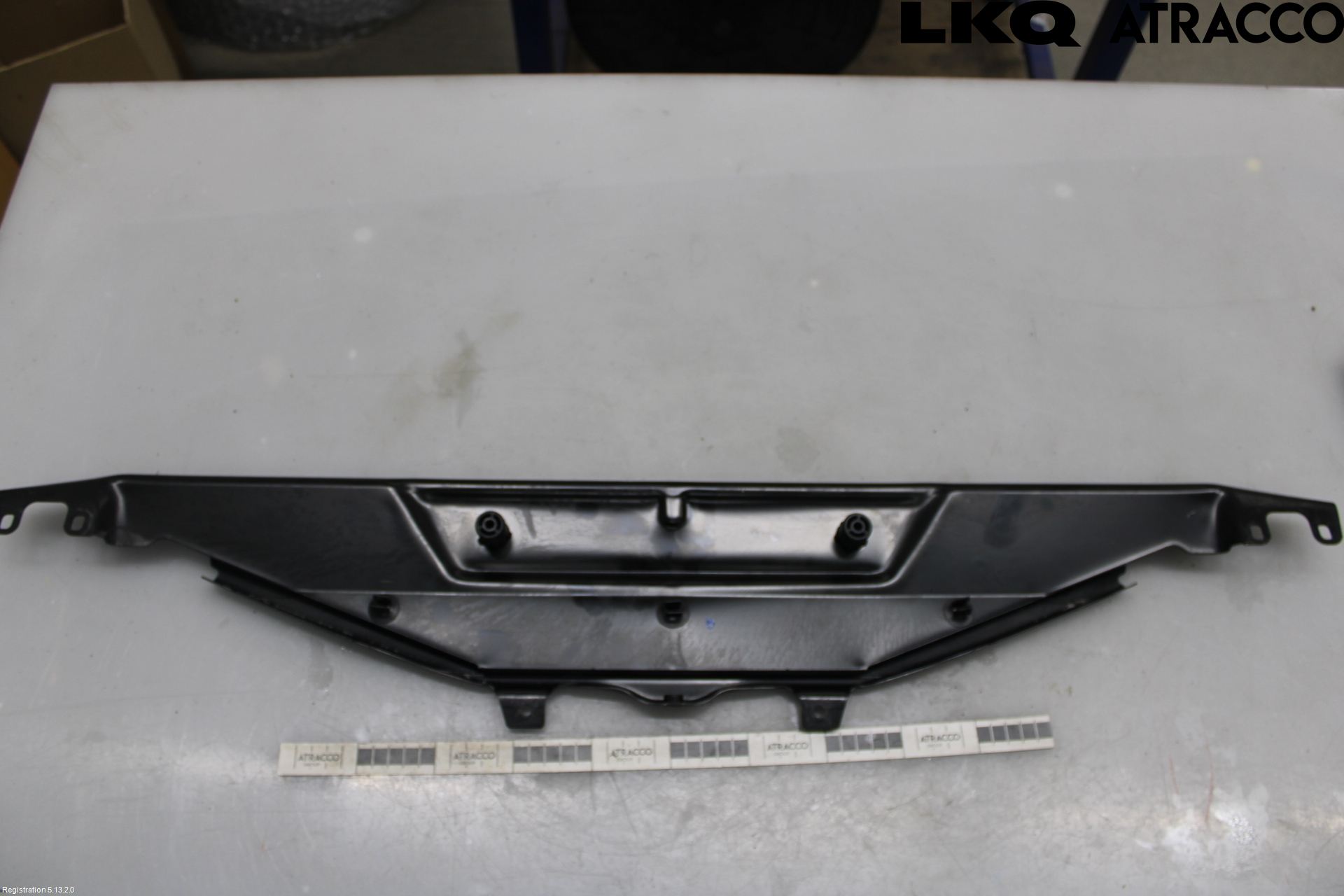 BMW 5 F10/F11/F18 09-17 Front Huvlåsplåt-Balk