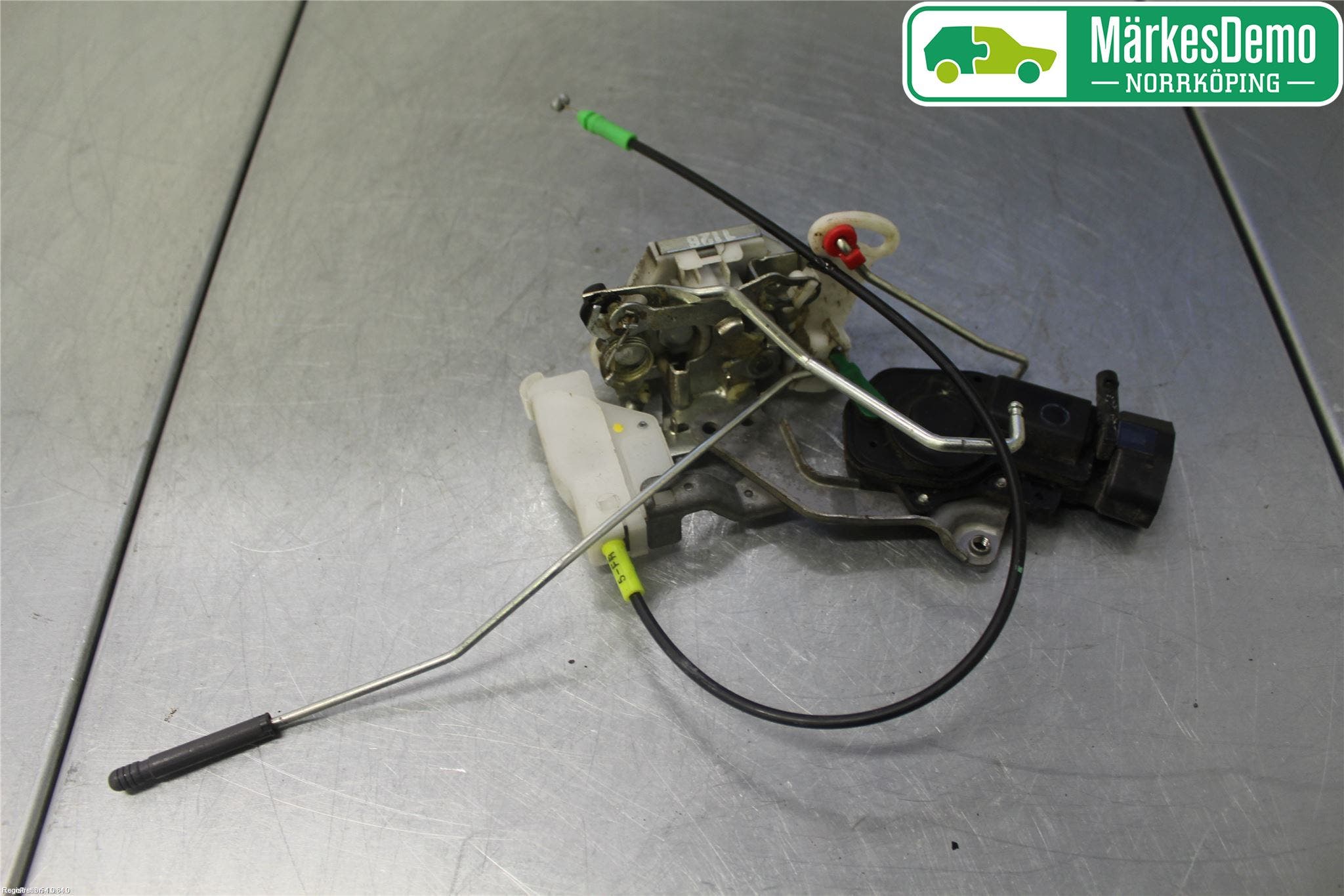 Toyota AYGO 06-14 Låskista-Dörrlås