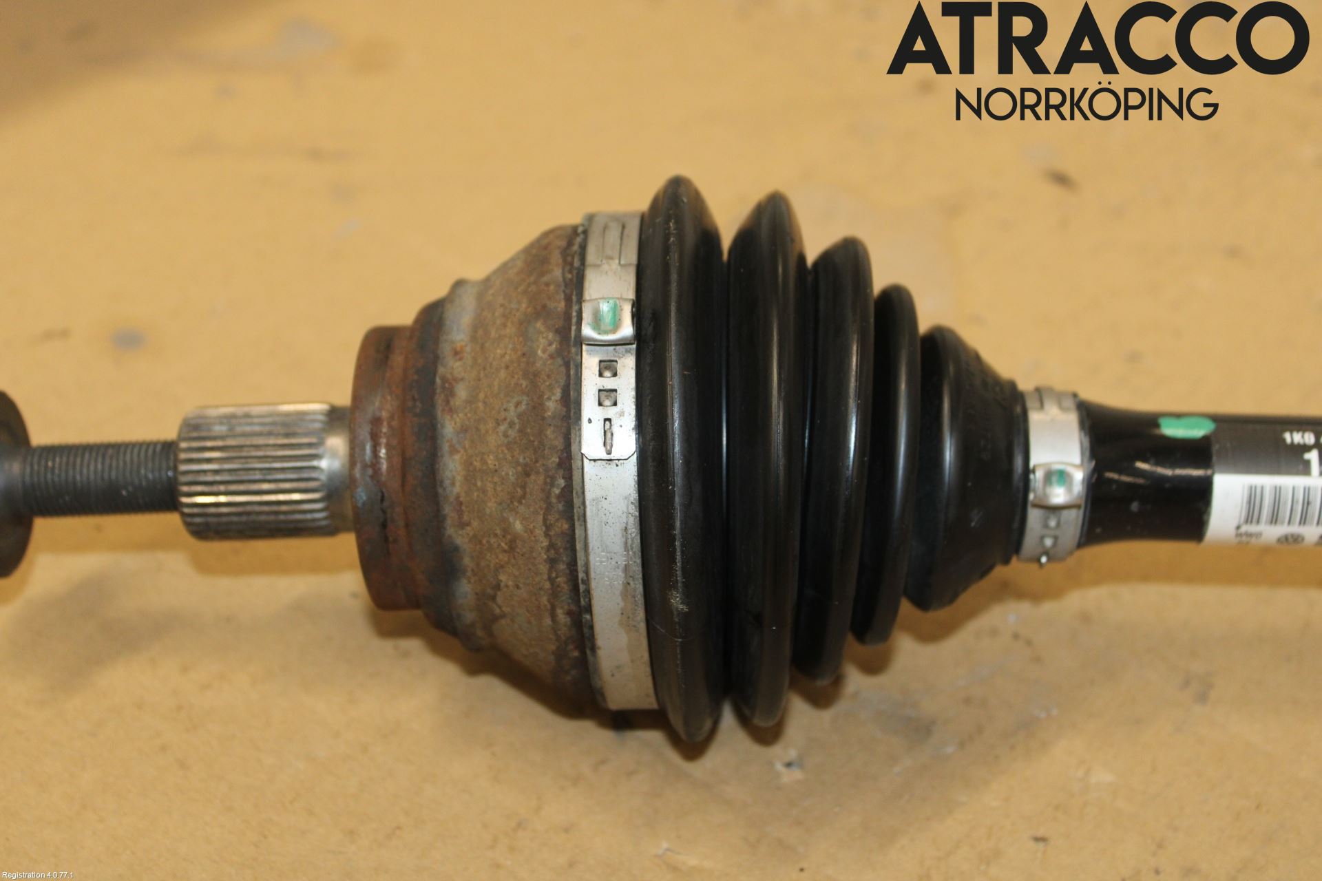 Volkswagen VW PASSAT 11-14 Drivaxel Fram Vänster