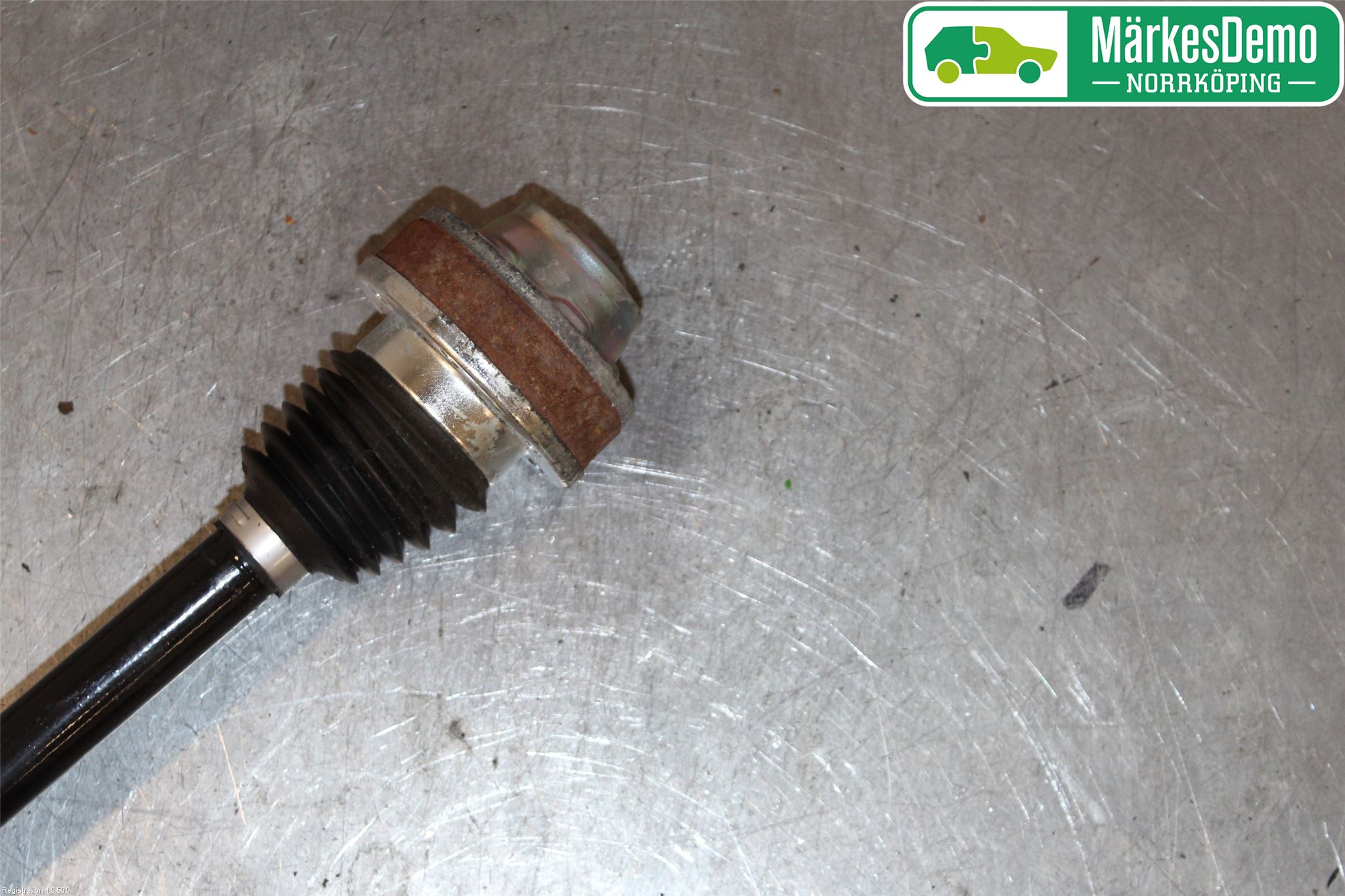 Volkswagen VW PASSAT 15-19 Drivaxel Bak Höger