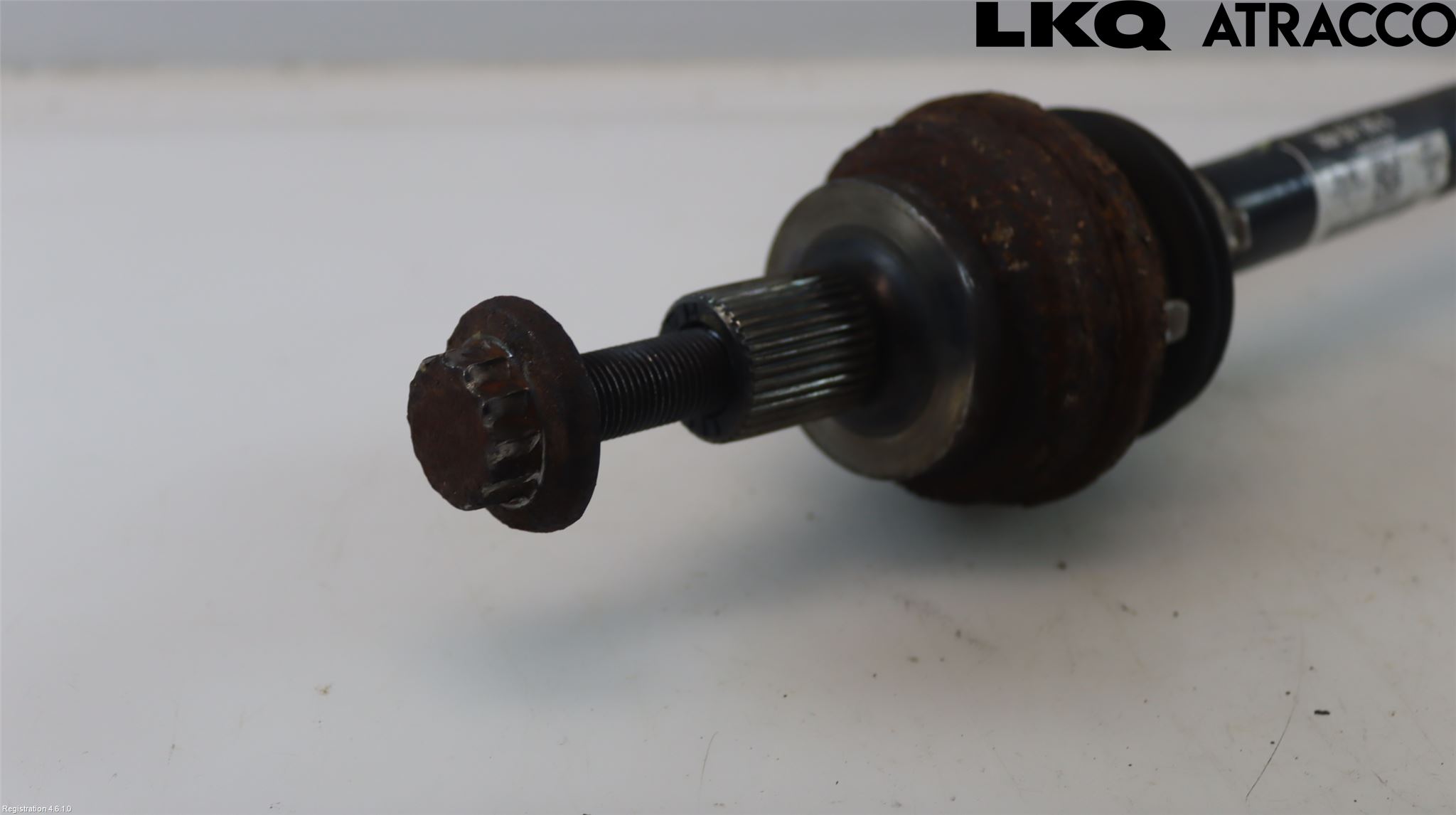 Volkswagen VW PASSAT 15-19 Drivaxel Bak Vänster