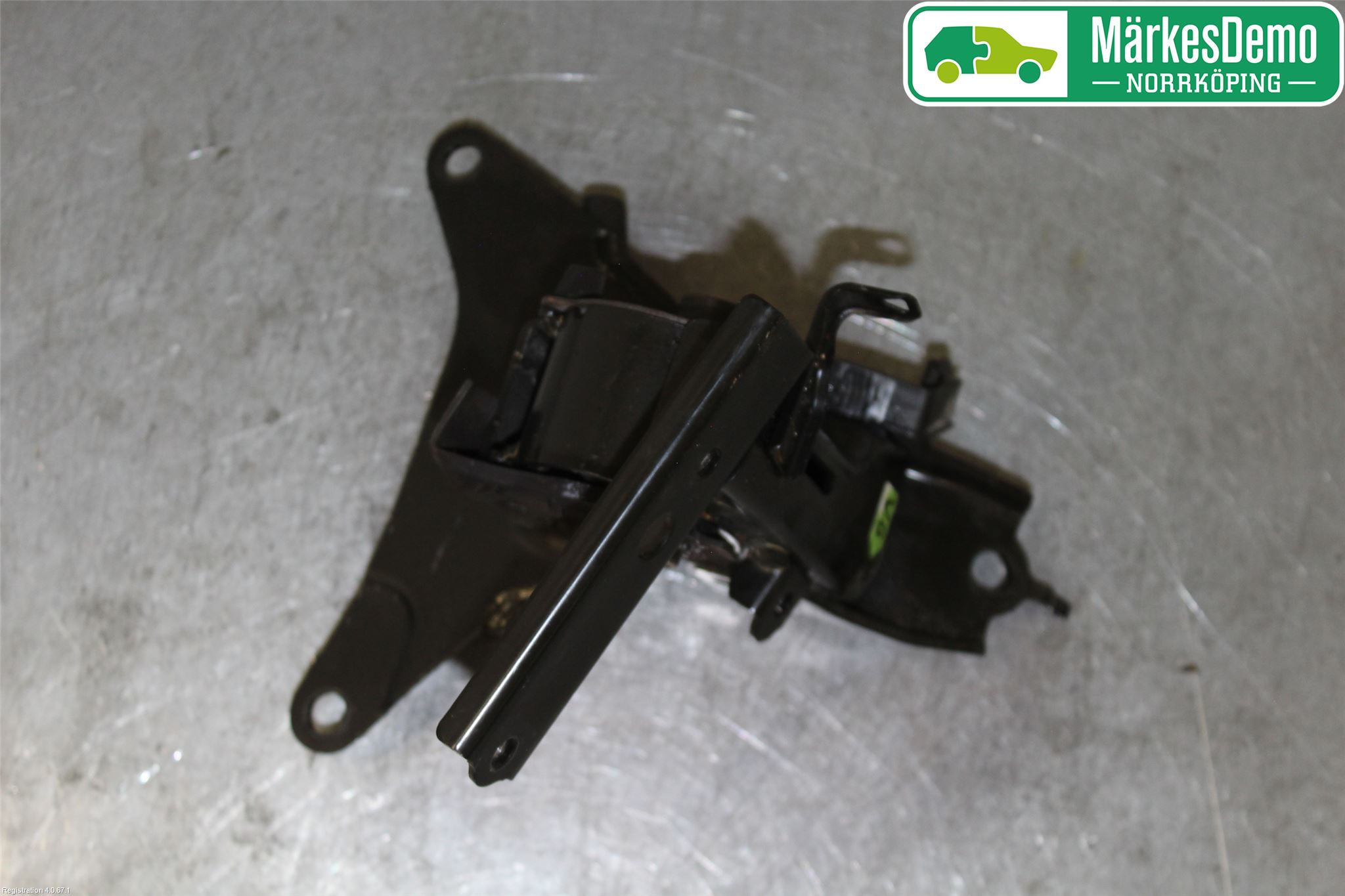 Toyota YARIS XP130 15-20 Motorfäste