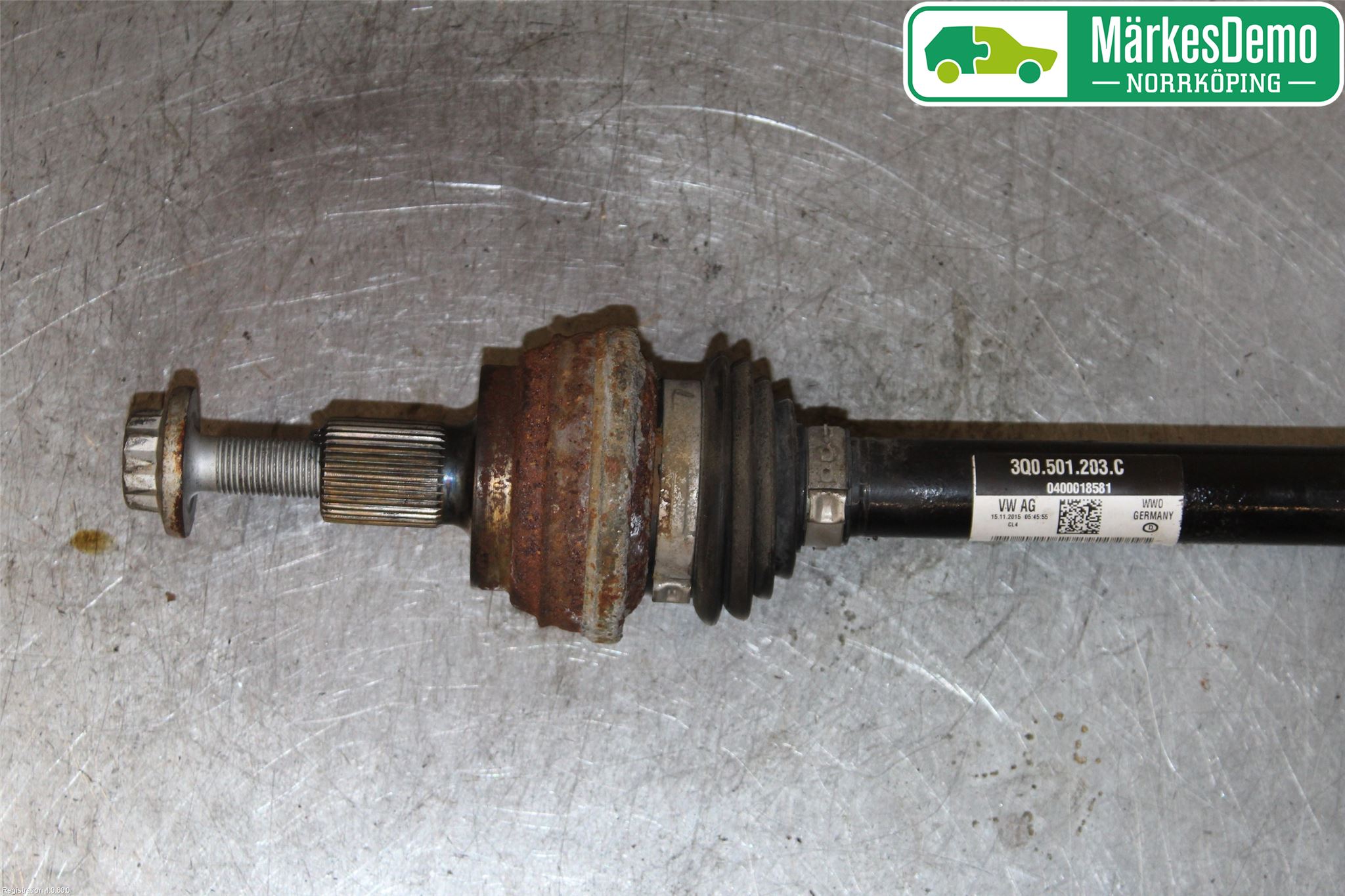 Volkswagen VW PASSAT 15-19 Drivaxel Bak Vänster