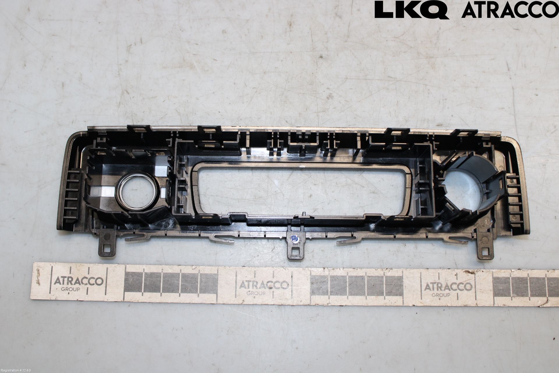 Audi Q6 E-TRON CN 24- Instrument-Radio Sarg