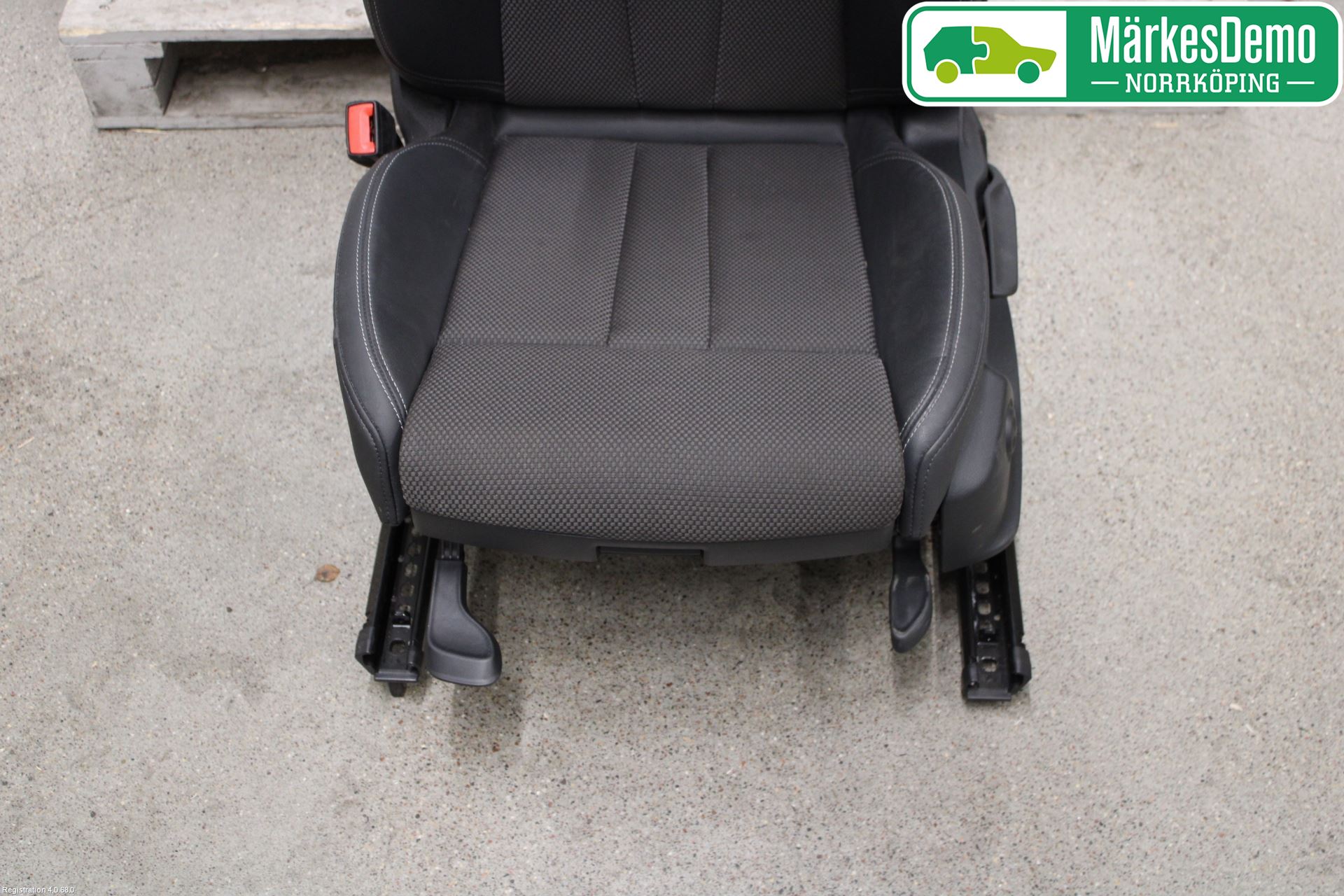 Audi A4/S4 B9 20- Inredning Stol Fram Vä