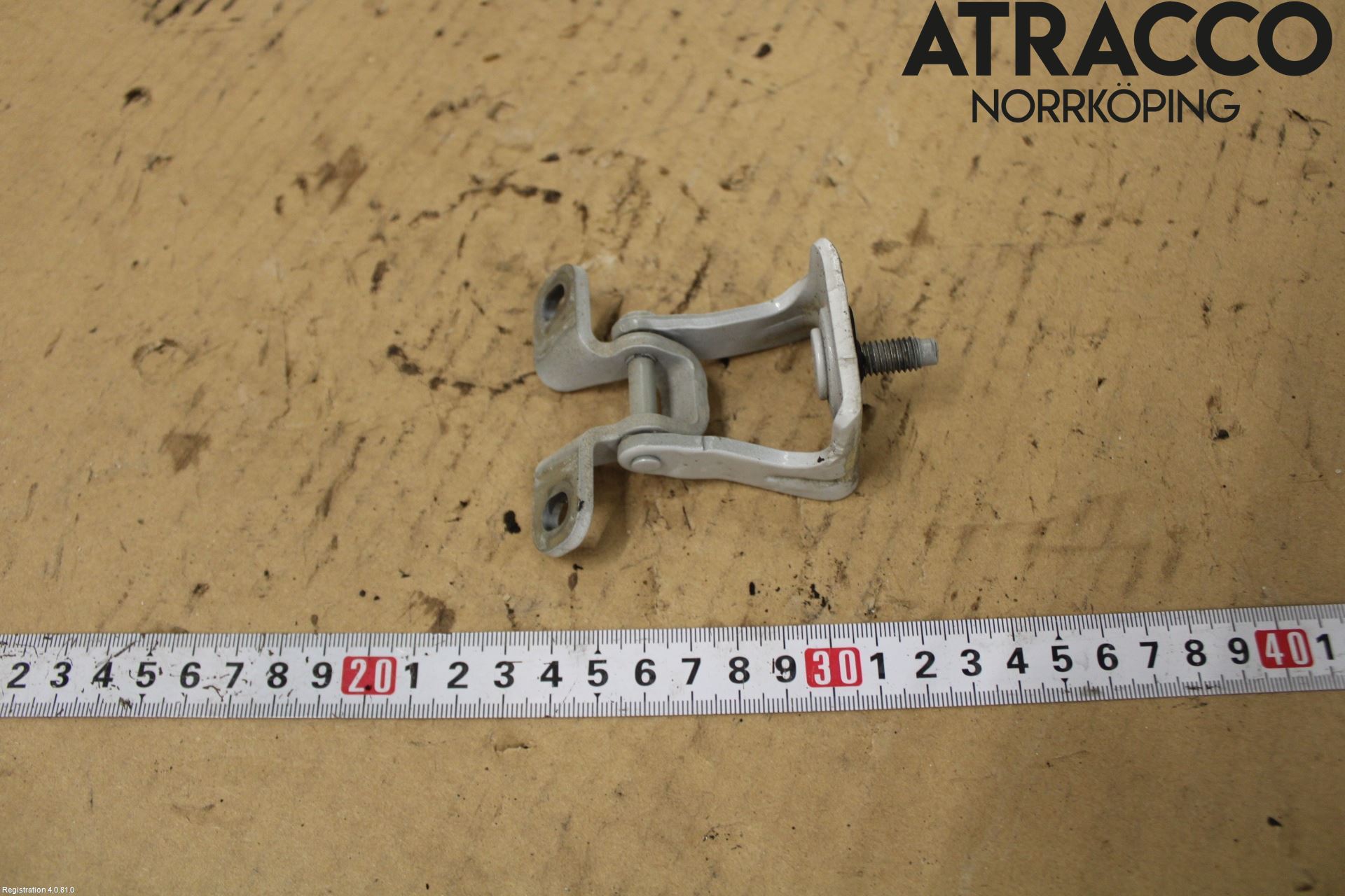 Audi A1 19- Bakluckegångjärn Vä