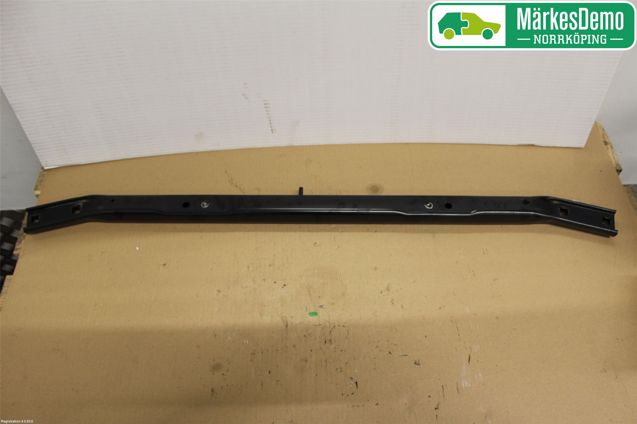 BMW 5 F10/F11/F18 09-17 Front Huvlåsplåt-Balk